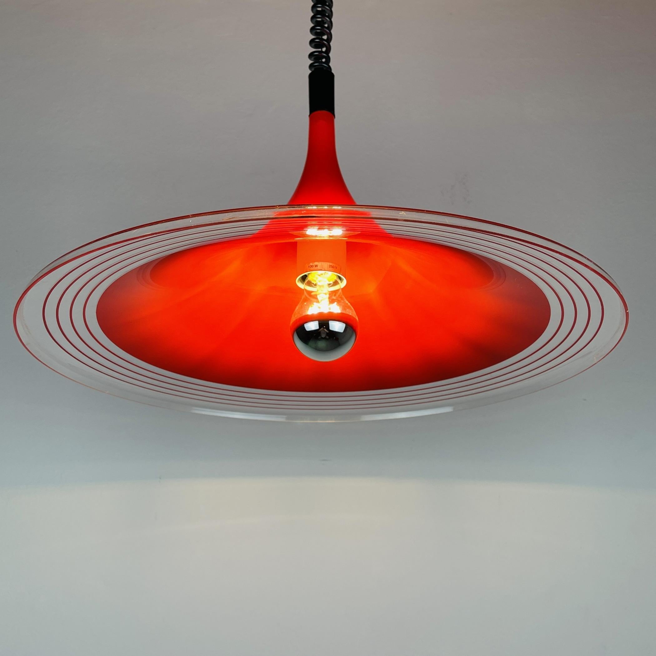 Lampada a sospensione in plastica rossa della metà del secolo scorso Albatros Meblo Yugoslavia anni '70 In condizioni buone in vendita a Miklavž Pri Taboru, SI