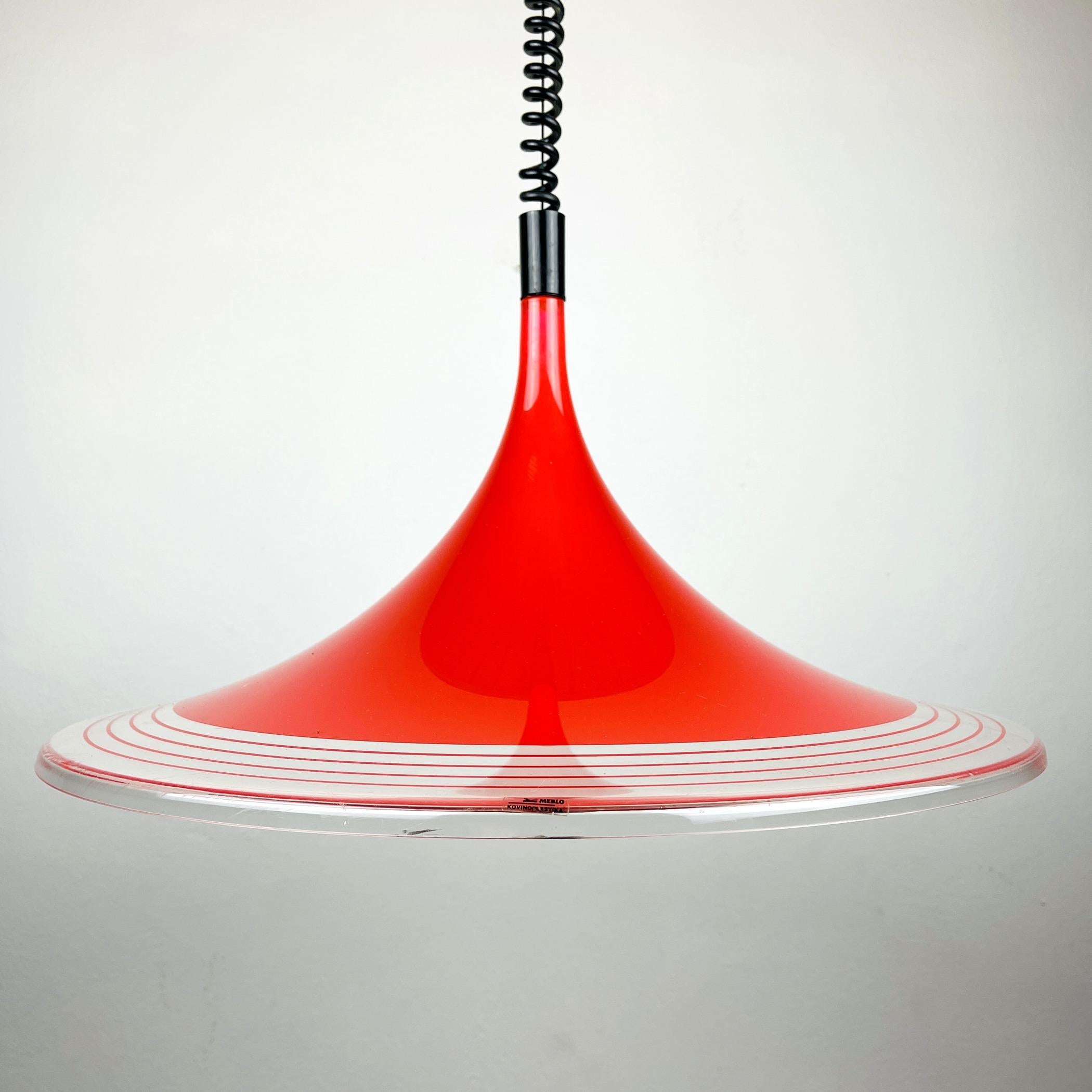 Plastica Lampada a sospensione in plastica rossa della metà del secolo scorso Albatros Meblo Yugoslavia anni '70 in vendita
