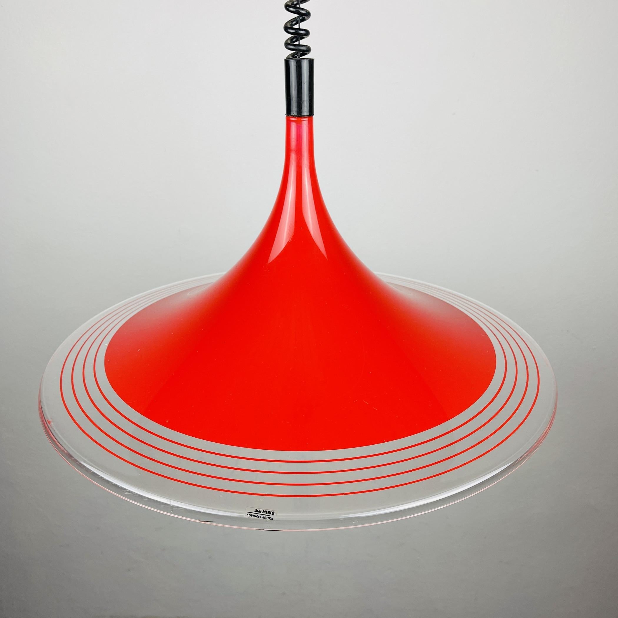 Lampada a sospensione in plastica rossa della metà del secolo scorso Albatros Meblo Yugoslavia anni '70 in vendita 1