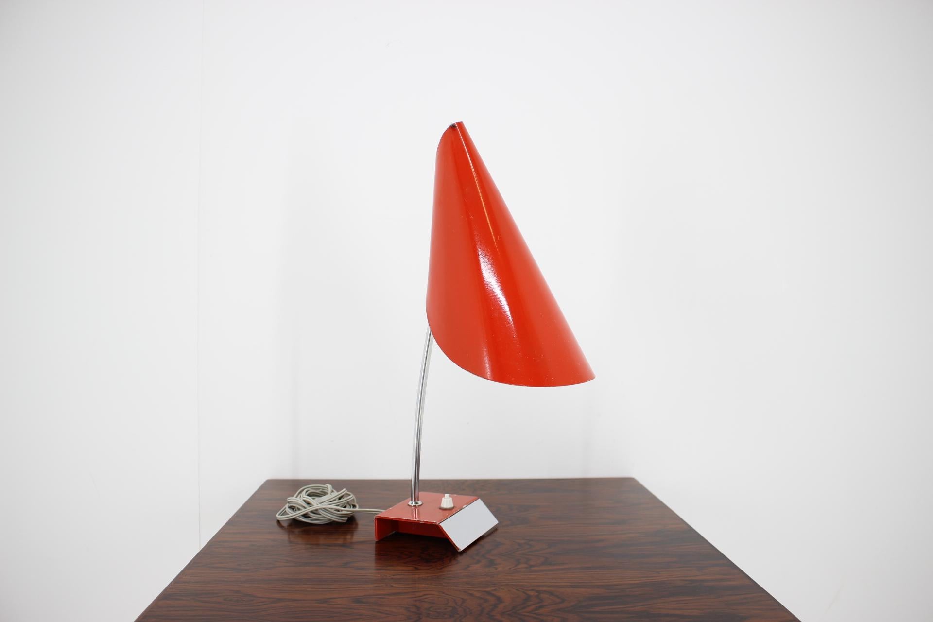 Mid-Century Modern Lampe de bureau rouge du milieu du siècle dernier, Josef Hurka, années 1950 en vente