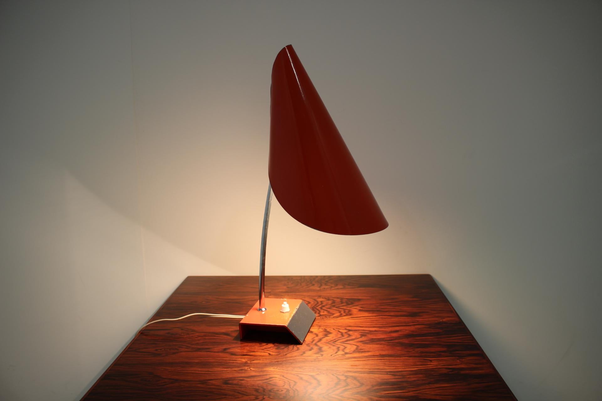 Acier Lampe de bureau rouge du milieu du siècle dernier, Josef Hurka, années 1950 en vente