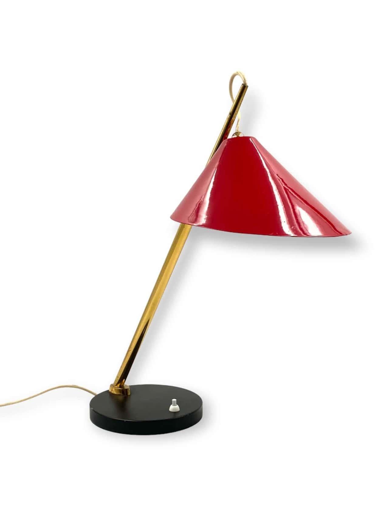 Lampe de table rouge mi-séculaire, Lumen Italie 1960s en vente 3
