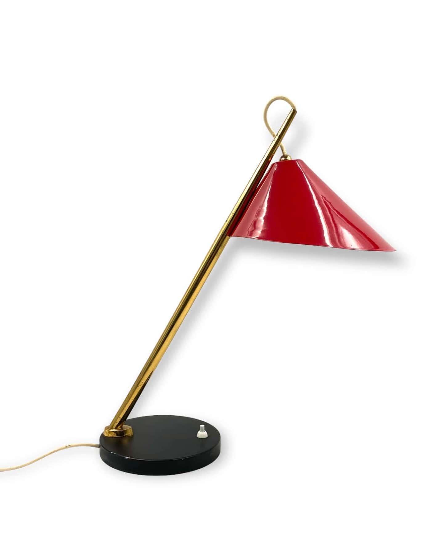 Lampe de table rouge mi-séculaire, Lumen Italie 1960s en vente 1