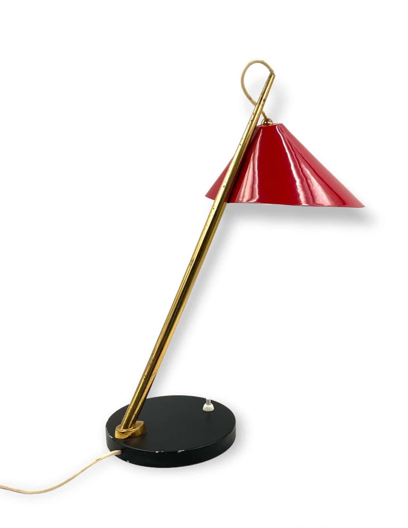 Lampe de table rouge mi-séculaire, Lumen Italie 1960s en vente 2