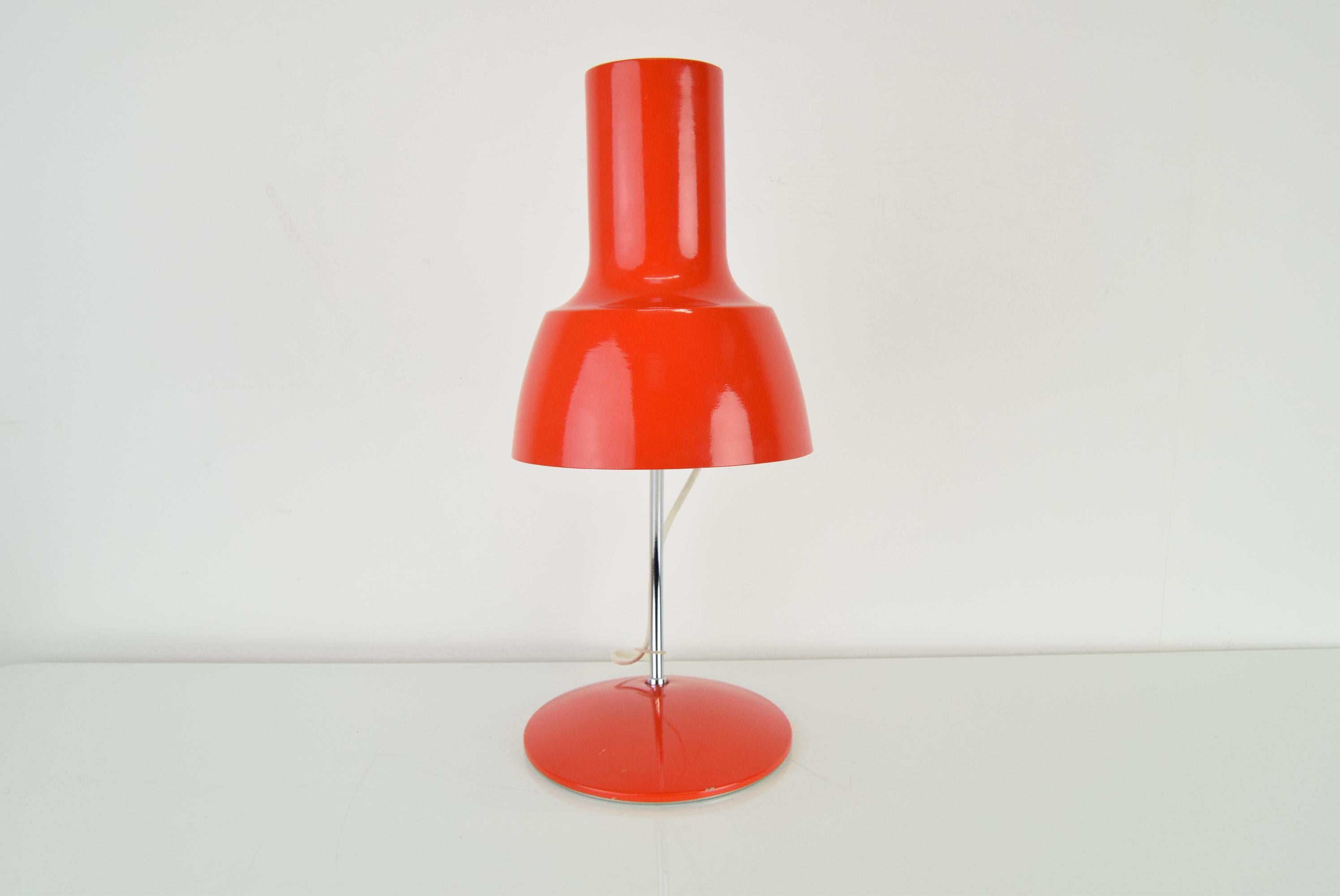 Rote Tischlampe/Napako aus der Mitte des Jahrhunderts, entworfen von Josef Hurka, 1970er Jahre (Ende des 20. Jahrhunderts) im Angebot