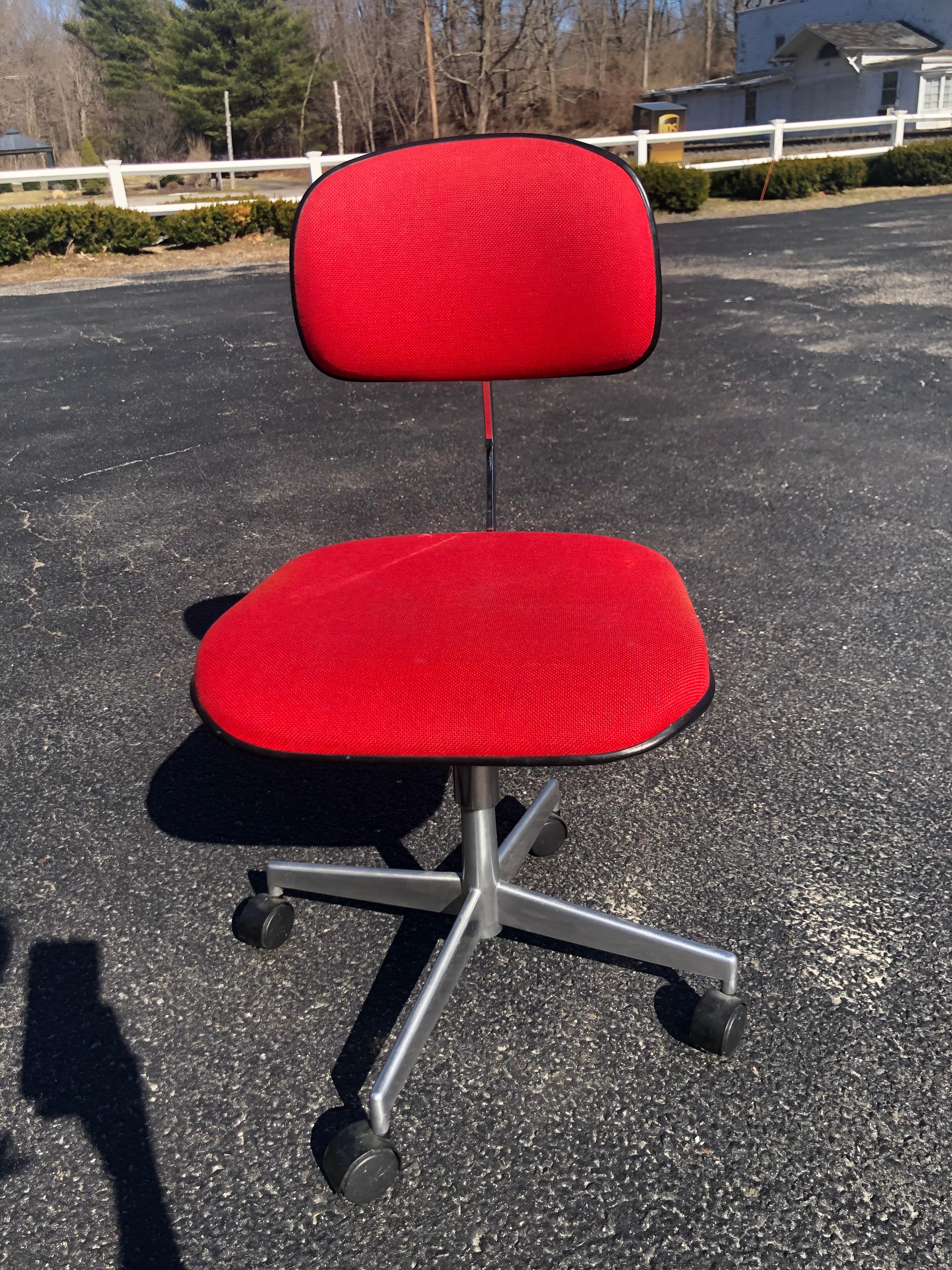 Mid Century red task chair by LaBofa. Classic Danish design. Timeless classic red wool upholstery with chrome X base and black castors. Adjustable height and adjustable tilt to upper back. Signed on rear.
Please ignore the white glove quote as this