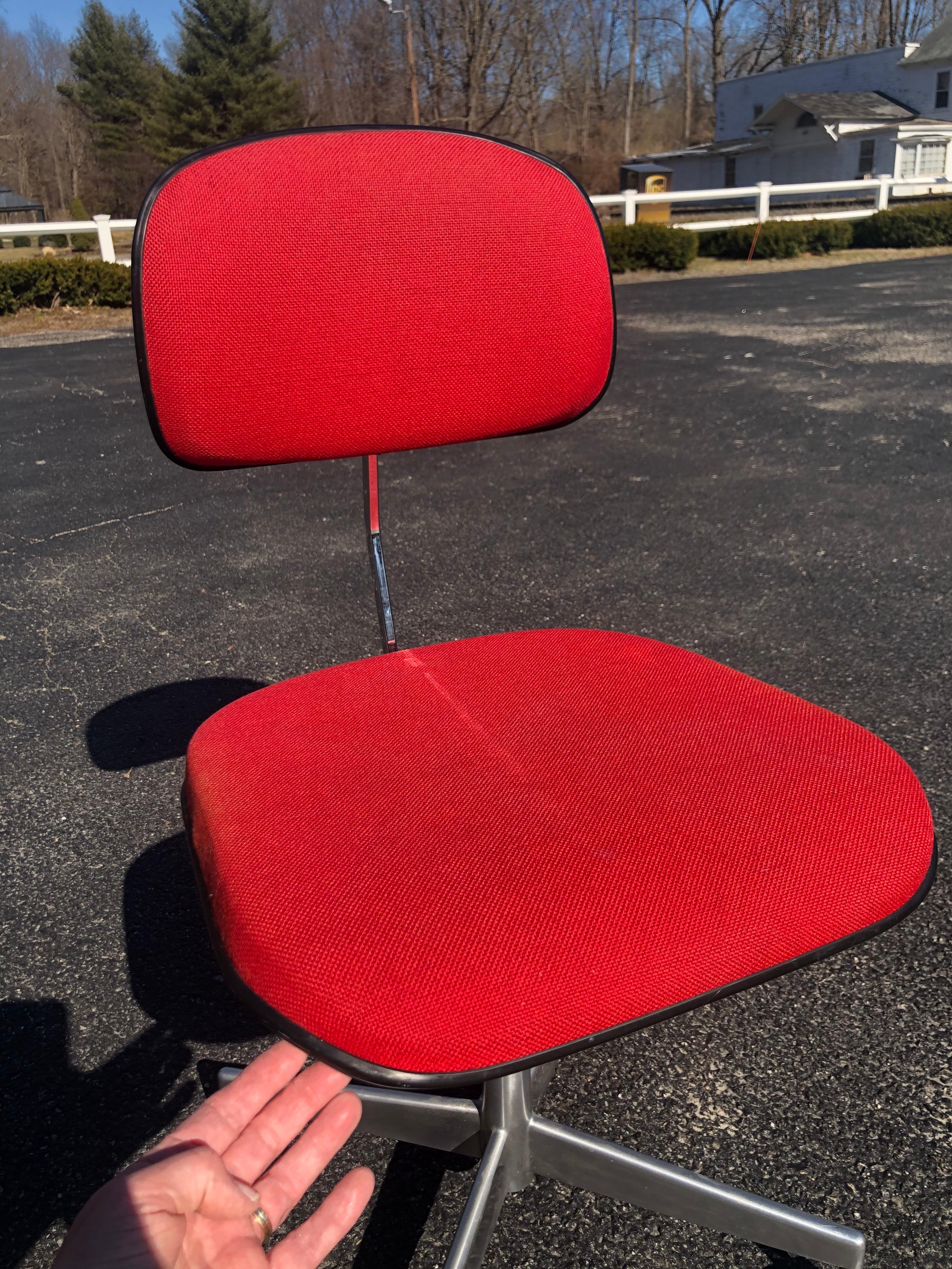 Late 20th Century Mid Century Red Task Chair by LaBofa