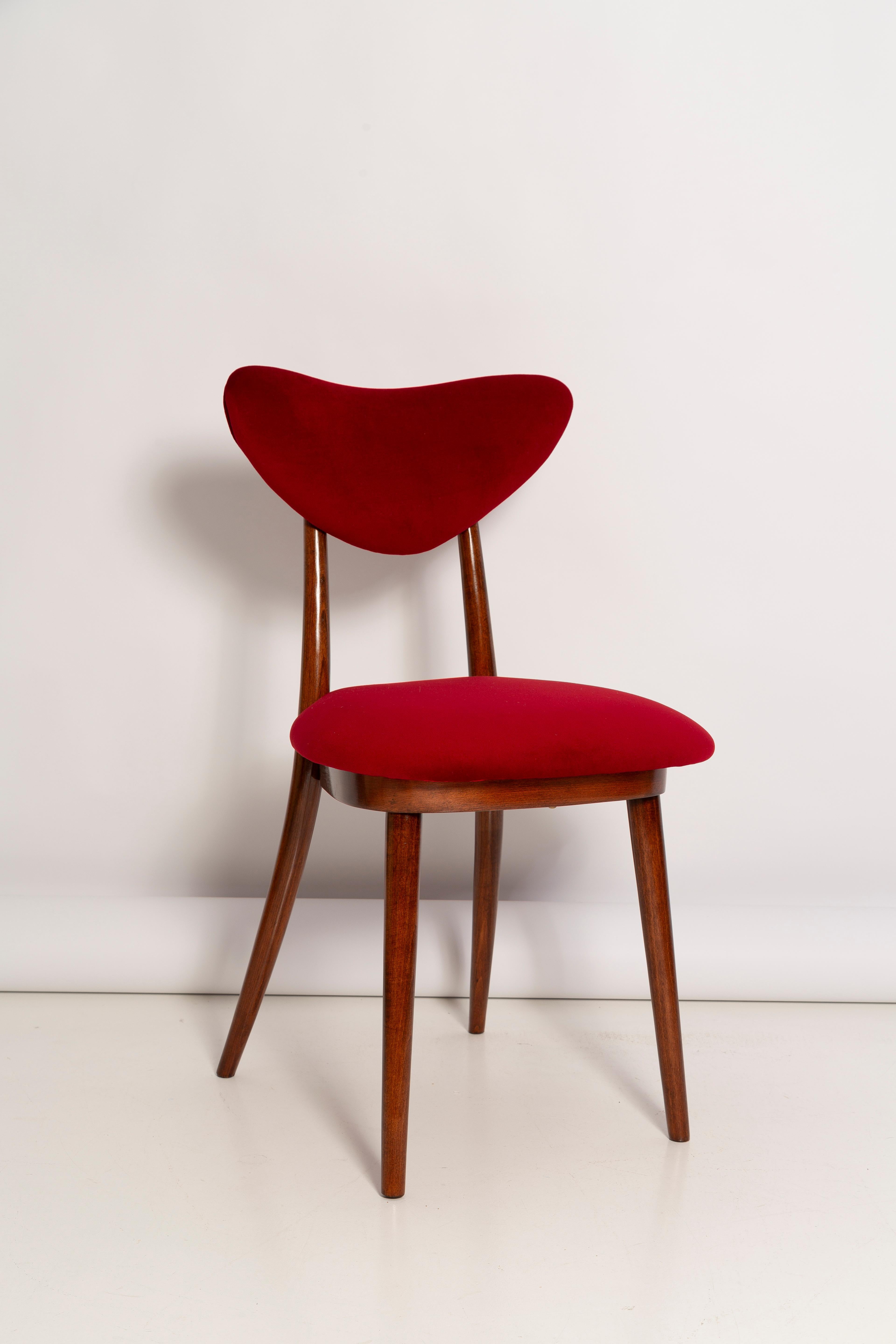 Mid Century Red Velvet, Walnut Wood, Heart Chair, Poland, 1960s In Excellent Condition For Sale In 05-080 Hornowek, PL