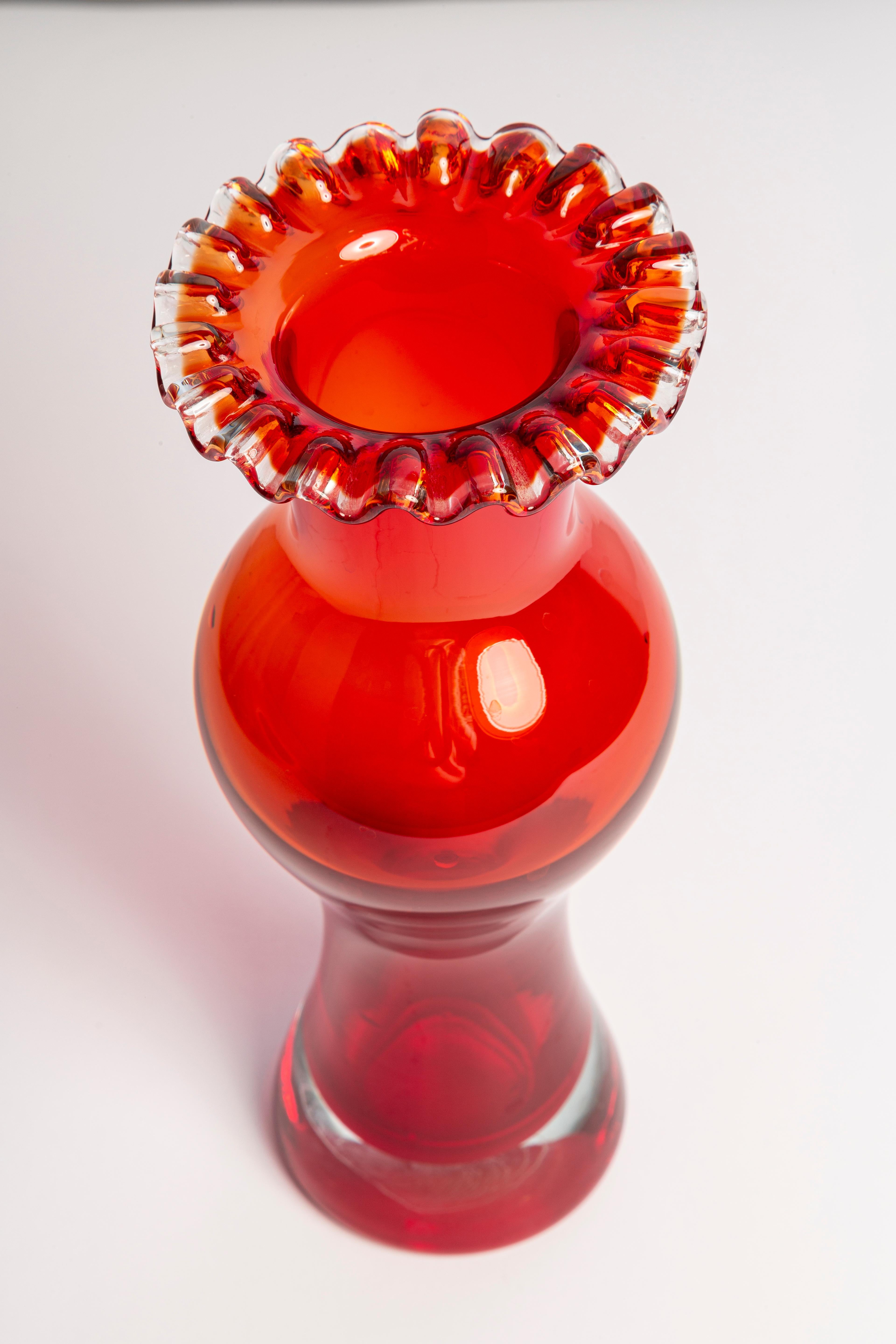 Polish Mid Century Red Vintage Artistic Glass Frill Vase, Europe, 1970s For Sale