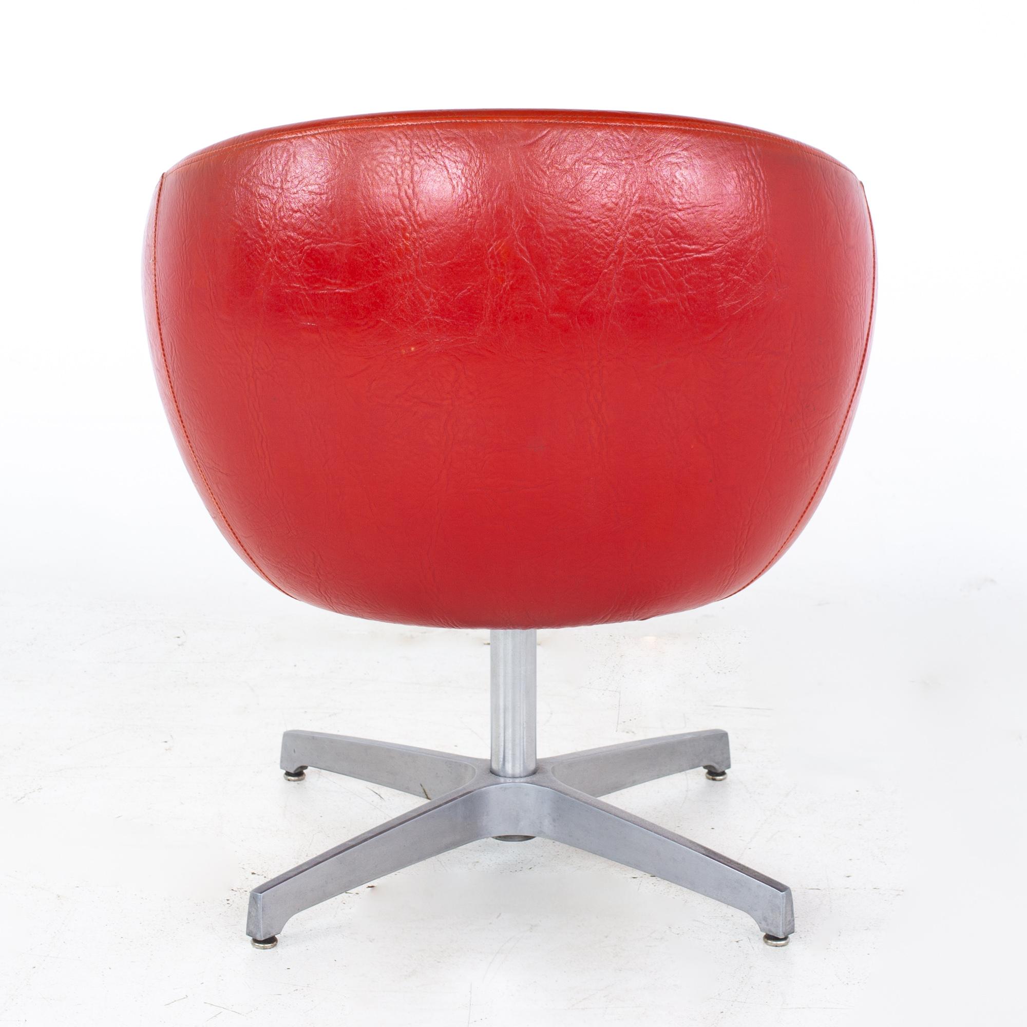 Mid Century Red Vinyl Pod Occasional Lounge Chairs, Set of 4 For Sale 1