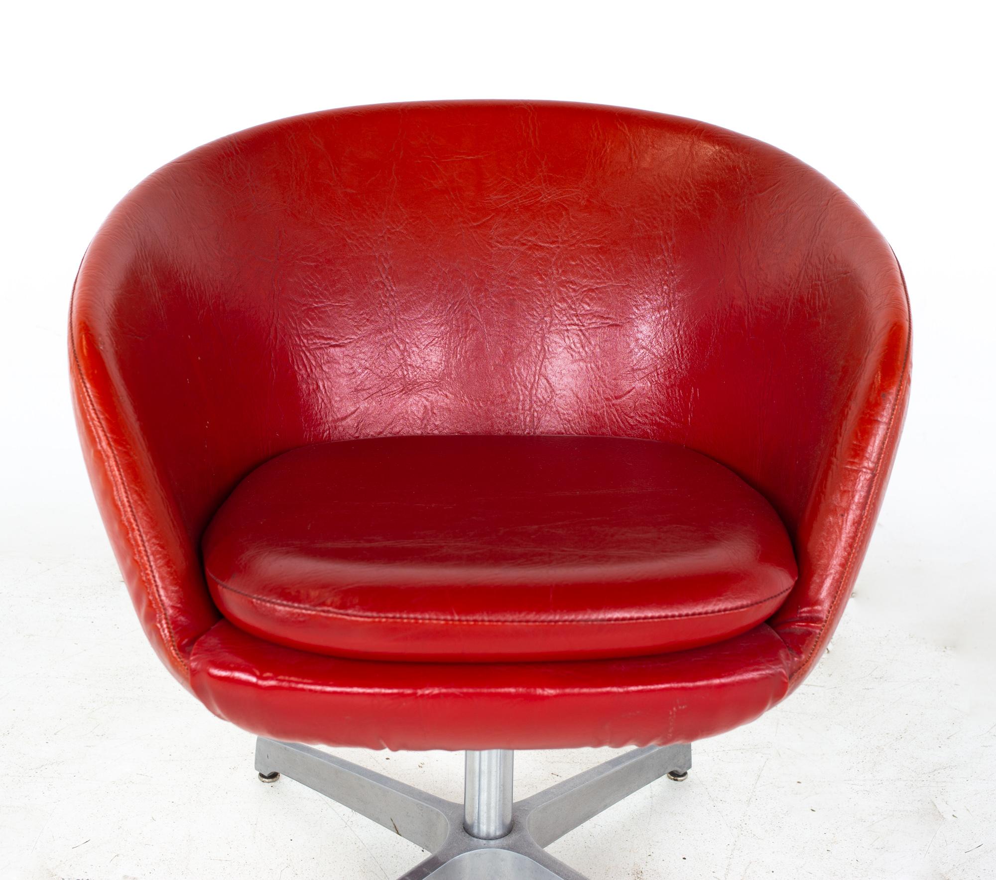 Mid Century Red Vinyl Pod Occasional Lounge Chairs, Set of 4 For Sale 3