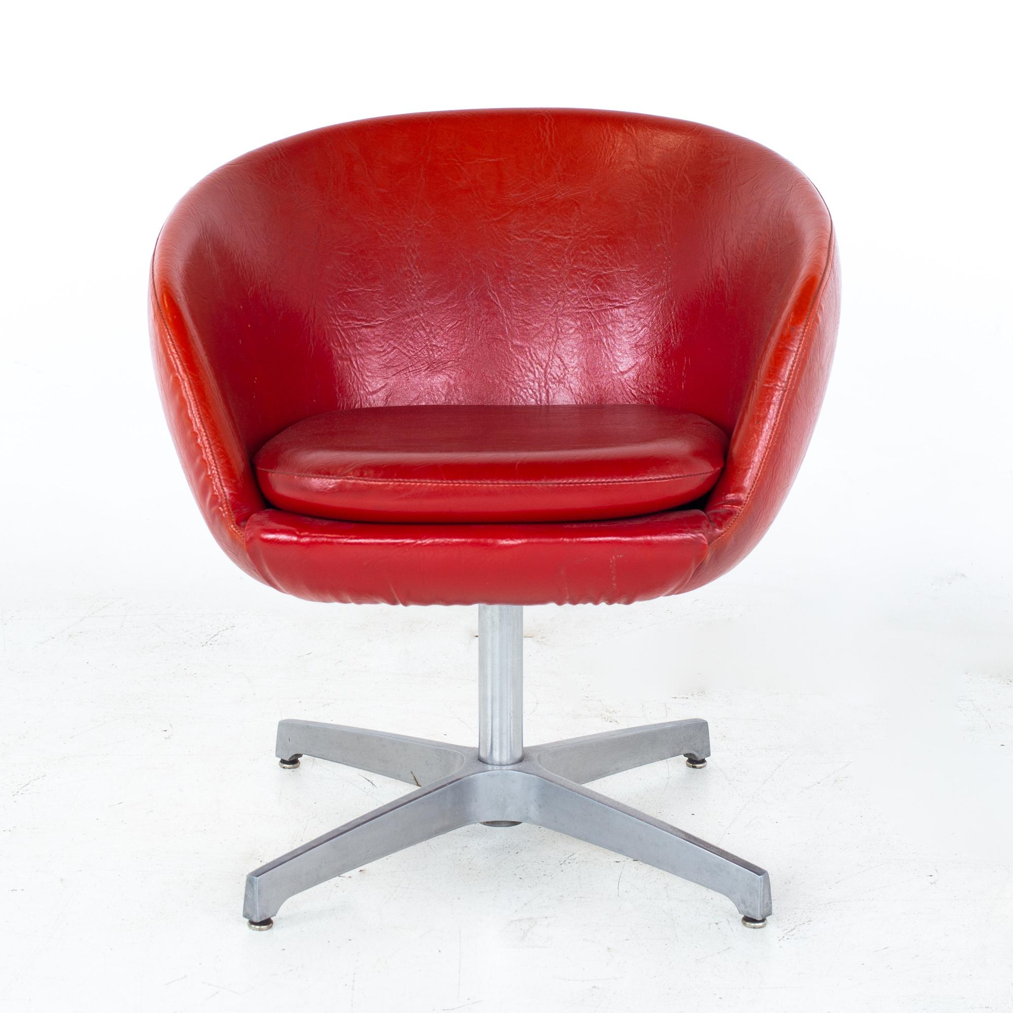 Mid Century Red Vinyl Pod Occasional Lounge Chairs, Set of 4 In Good Condition For Sale In Countryside, IL
