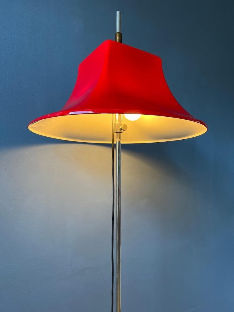 Very rare red space age floor lamp by Willem Hagoort with thick acrylic glass shade. The shade can be moved up and down the (heavy) base. The lamp requires two E27 lightbulbs and currently has an EU-plug (works outside EU with