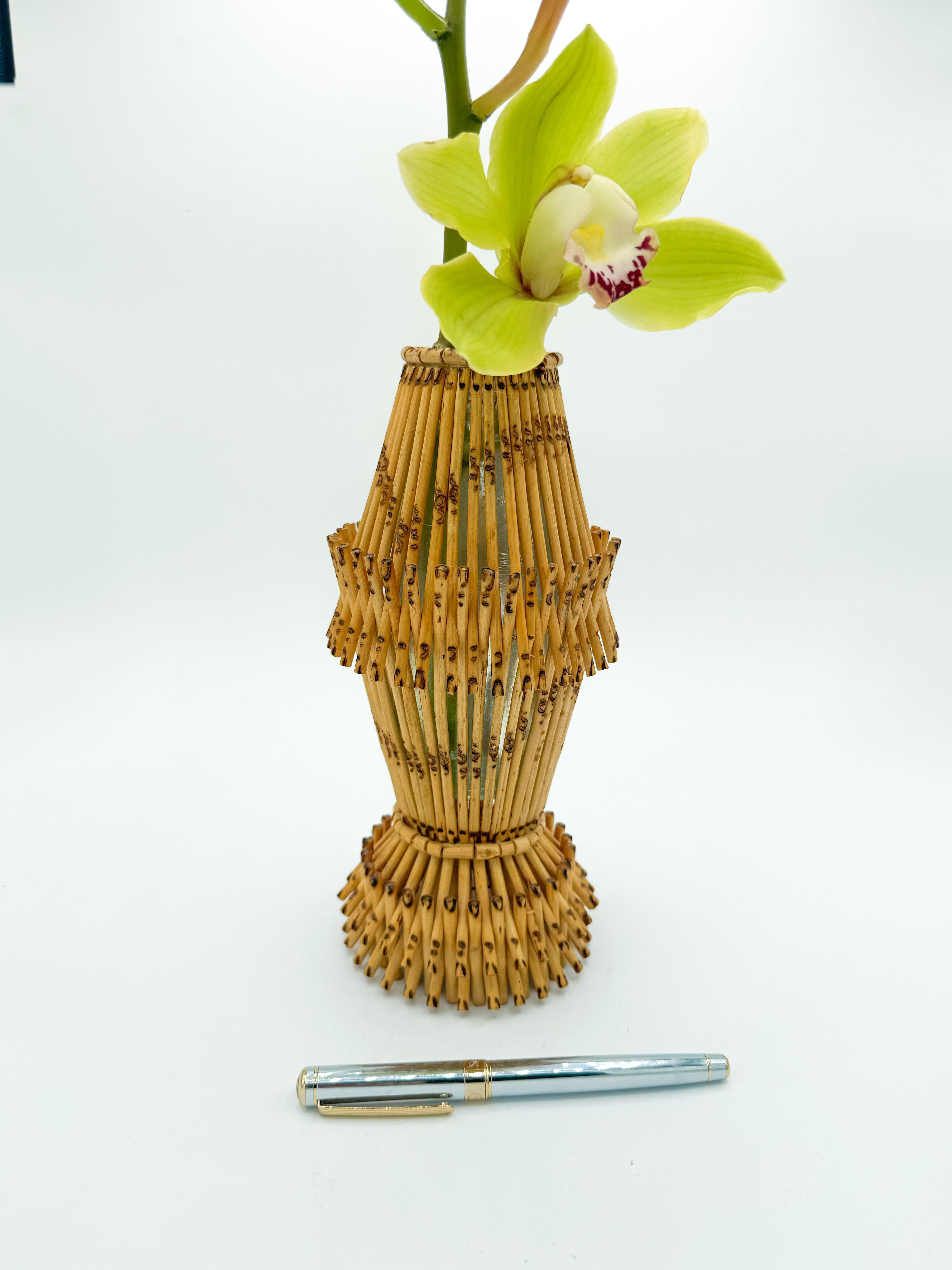 Jarrón Tropical de Cristal Envuelto en Bambú Reed Mid Century en venta 7
