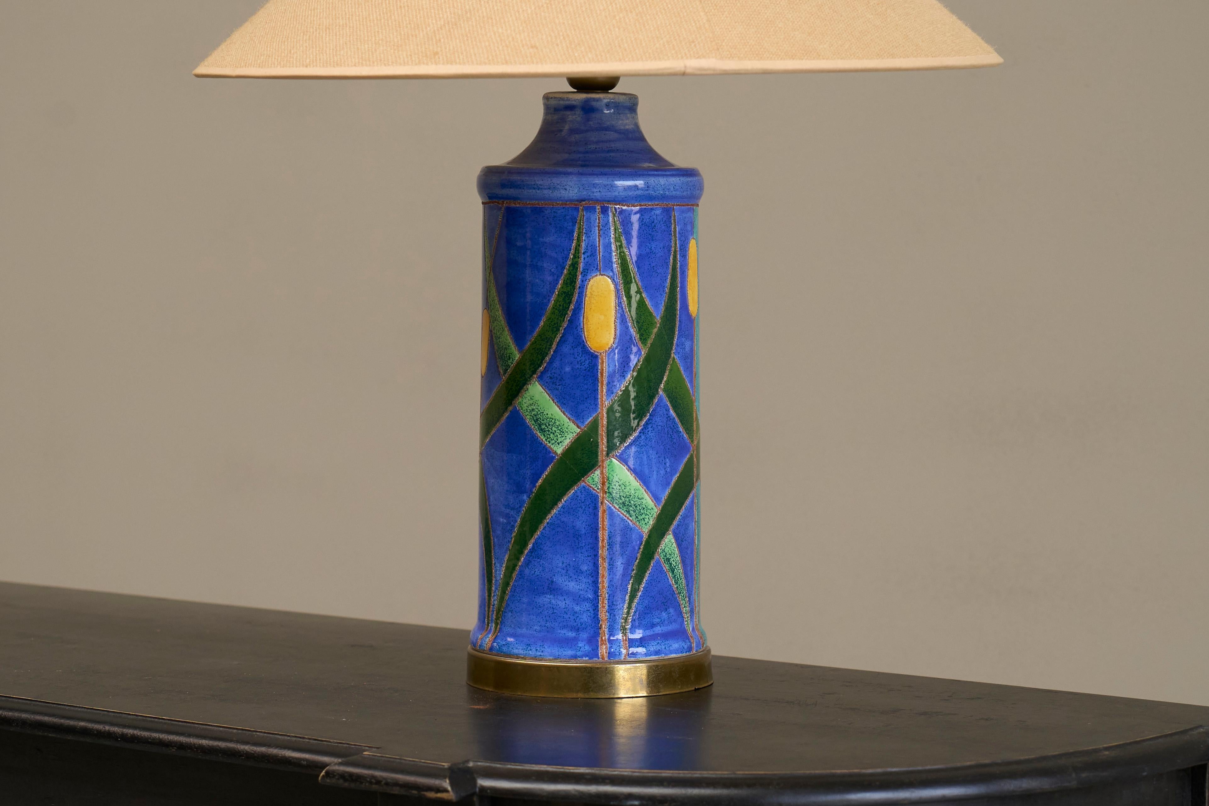 Lampe de table en laiton et poterie Studio Pottery du milieu du siècle sur le thème des roseaux 1960 en vente 2