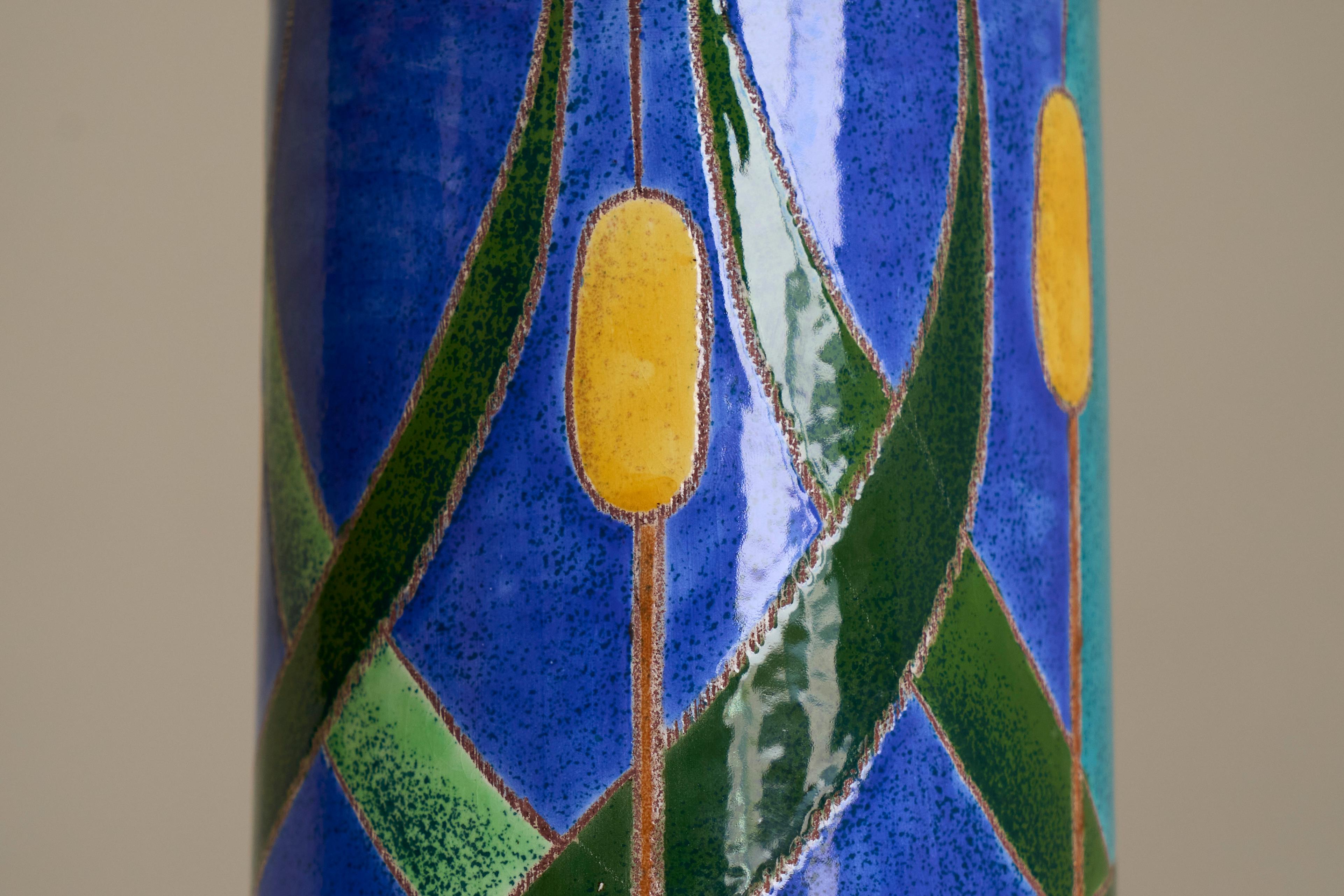 Mid-Century Modern Lampe de table en laiton et poterie Studio Pottery du milieu du siècle sur le thème des roseaux 1960 en vente