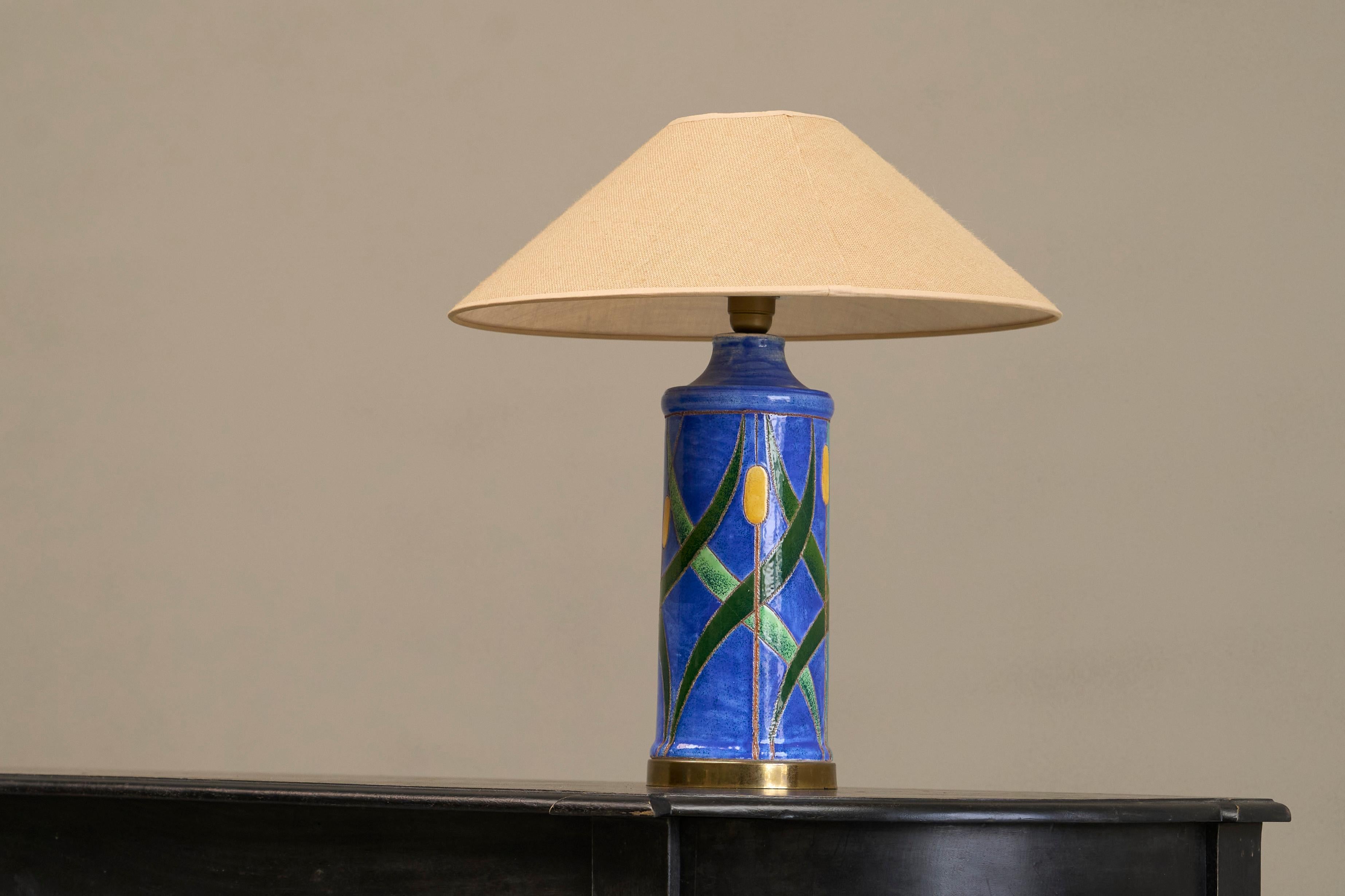 Lampe de table en laiton et poterie Studio Pottery du milieu du siècle sur le thème des roseaux 1960 en vente 1