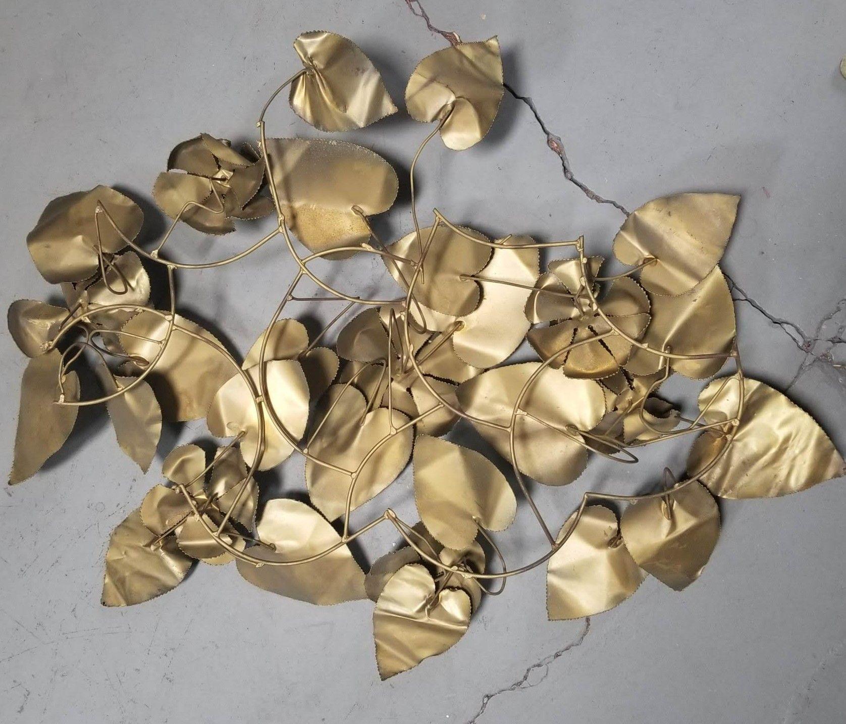 Mid-century Regency Brass Folded Metal Floral Wall Sculpture In Excellent Condition For Sale In Van Nuys, CA