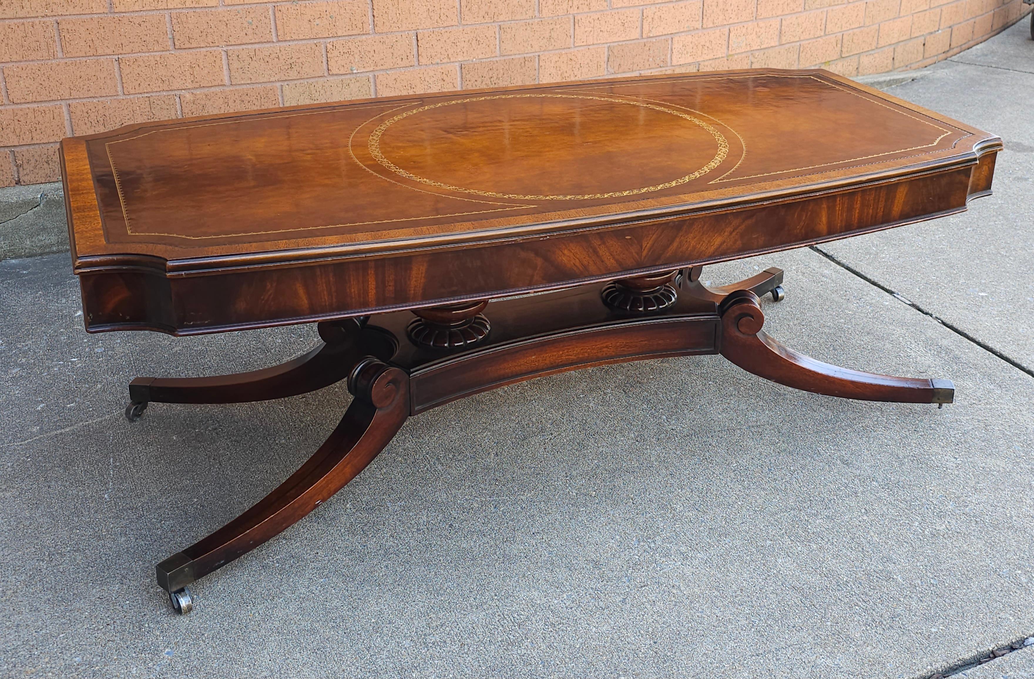 Mid Century Weiman Regency Hollywood Mahogany Inset Leather Top Coffee Table In Good Condition For Sale In Germantown, MD