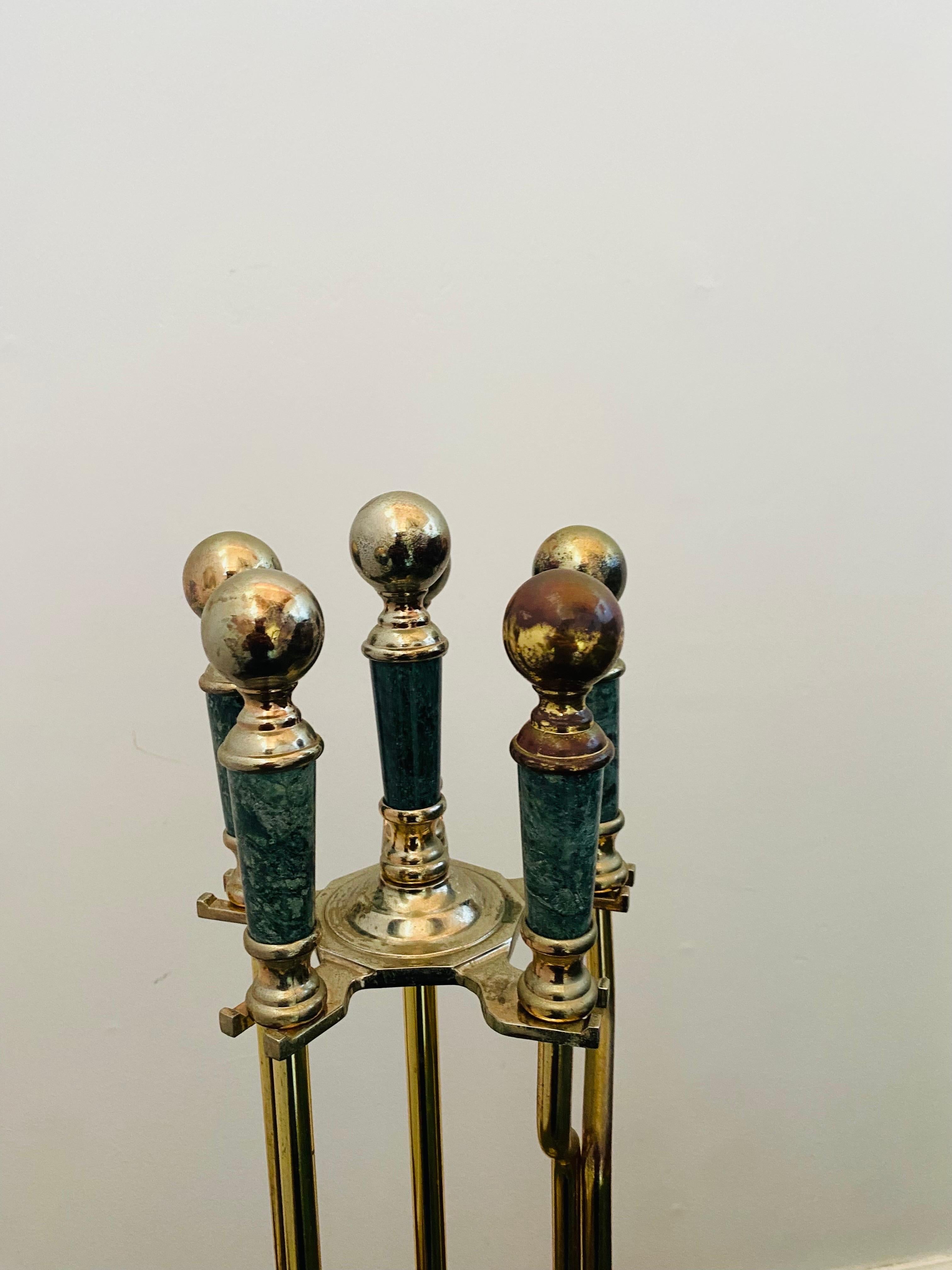 Mid Century Regency Style Brass and Green Marble Tools Set In Good Condition For Sale In San Diego, CA