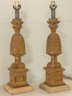 Lampade da tavolo ananas intagliate e cerate in stile Regency di metà secolo, coppia