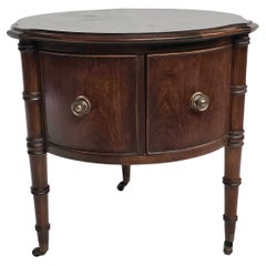 Mid-Century Regency-Stil Nussbaum Rolling Trifid Aufbewahrungs-Trommel-Beistelltisch/Trommel  Tabelle
