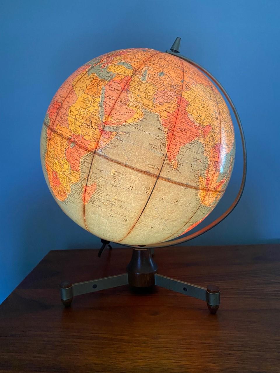 Mid Century Reploge World Globe Fiberglass Lamp 1950s 8