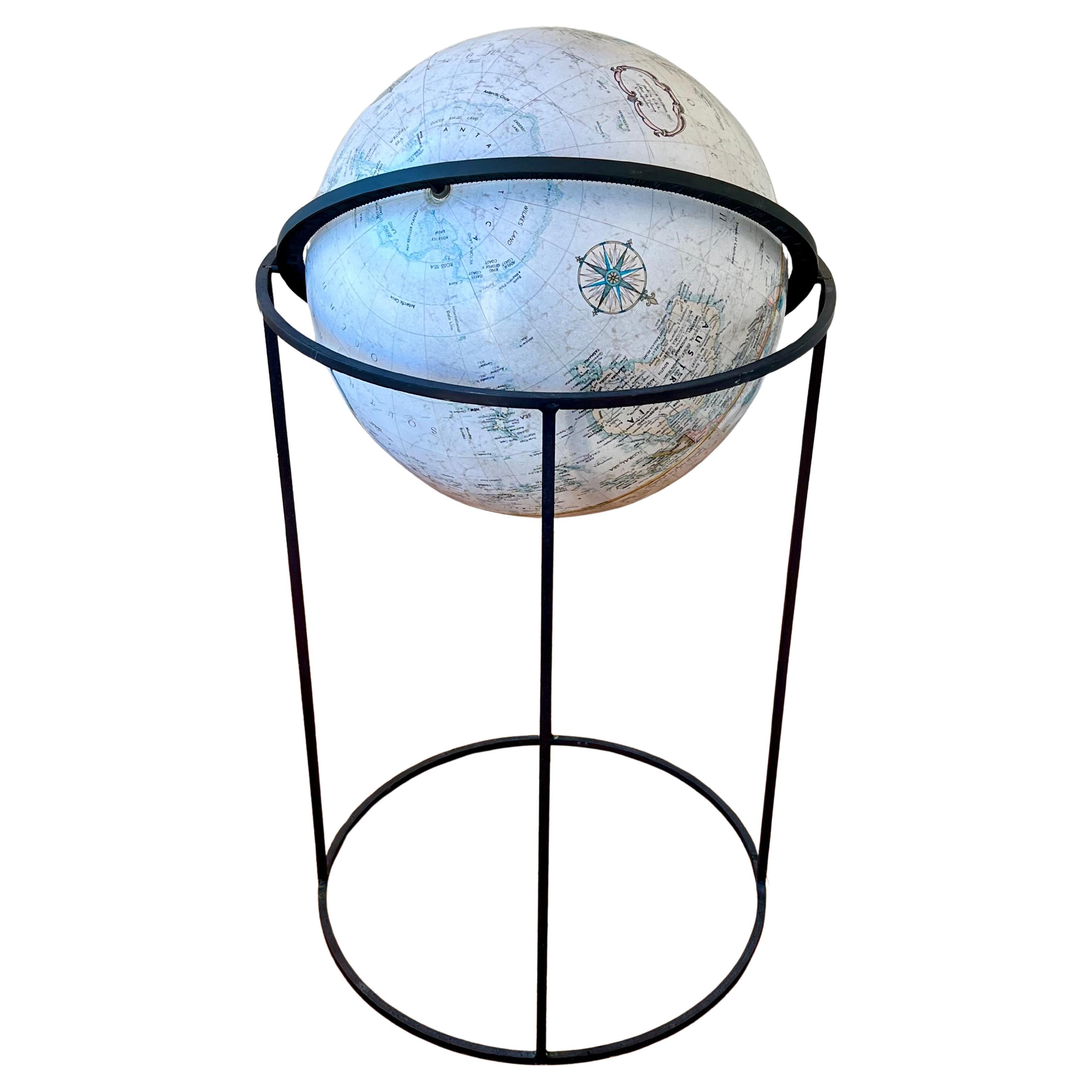 Replogle Globes di metà secolo con base in ottone patinato di Paul McCobb in vendita