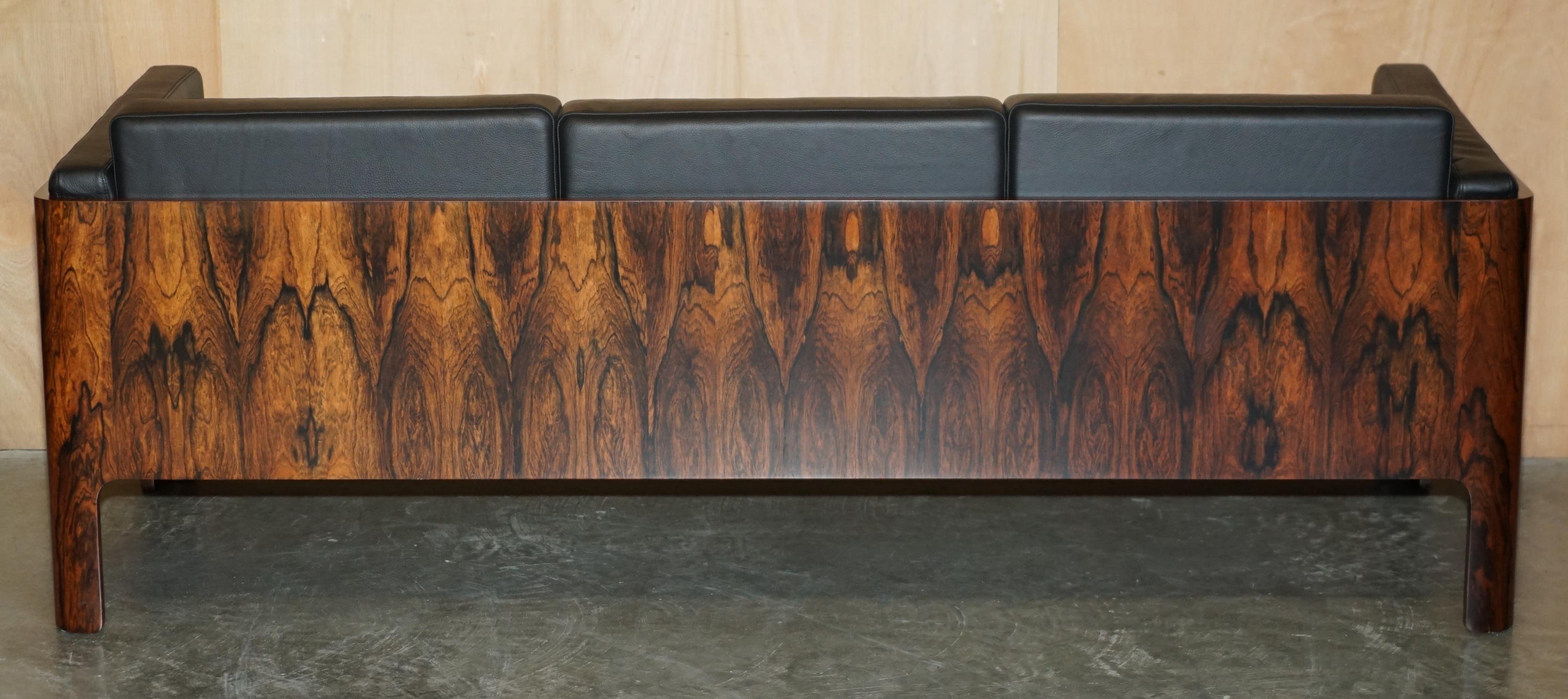 MiD CENTURY RESTORED BRAZILLIAN HARDWOOD 1966 MODEL NO SM7008 THREE SEAT SOFA en vente 6