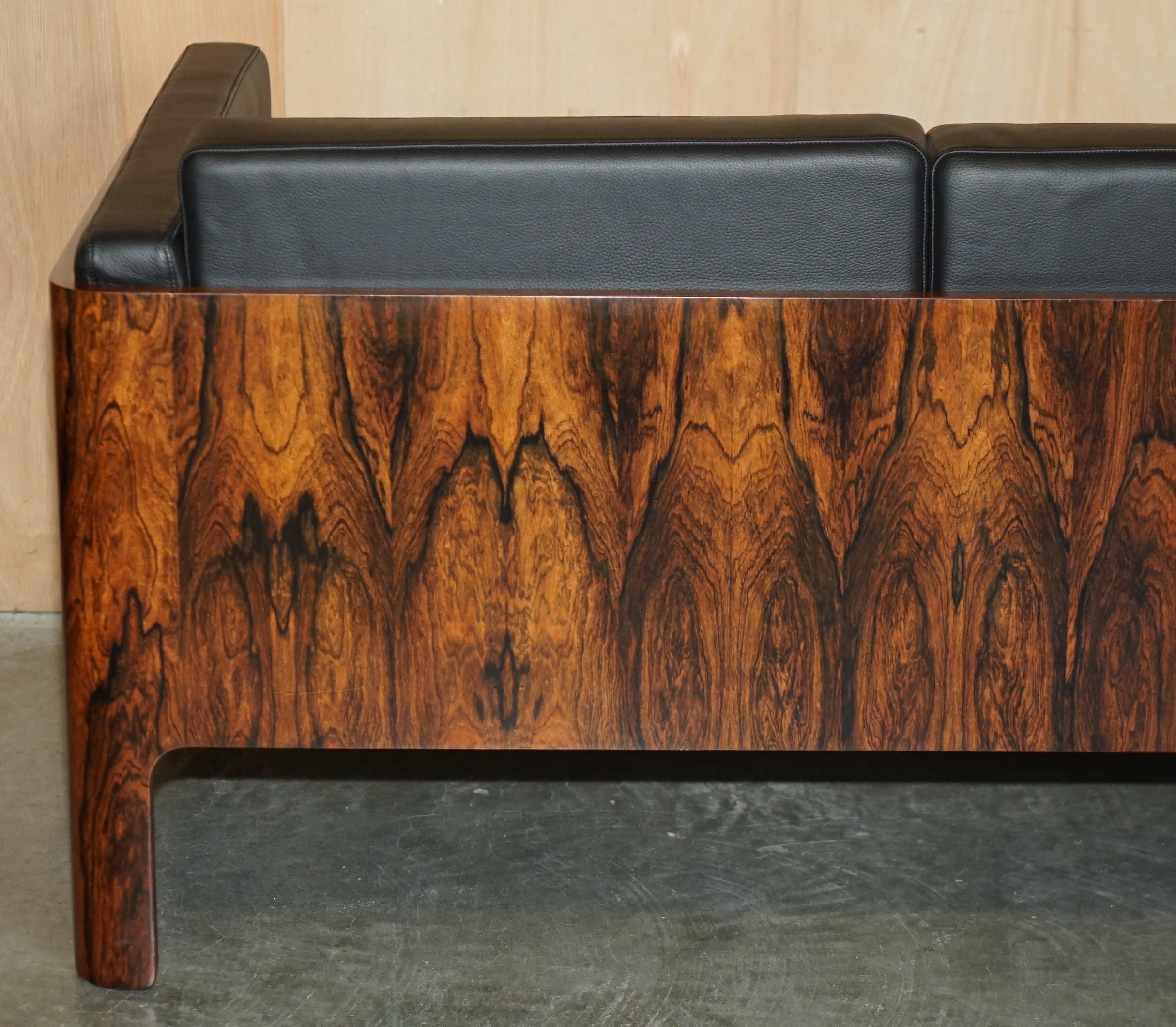 MiD CENTURY RESTORED BRAZILLIAN HARDWOOD 1966 MODEL NO SM7008 THREE SEAT SOFA en vente 7