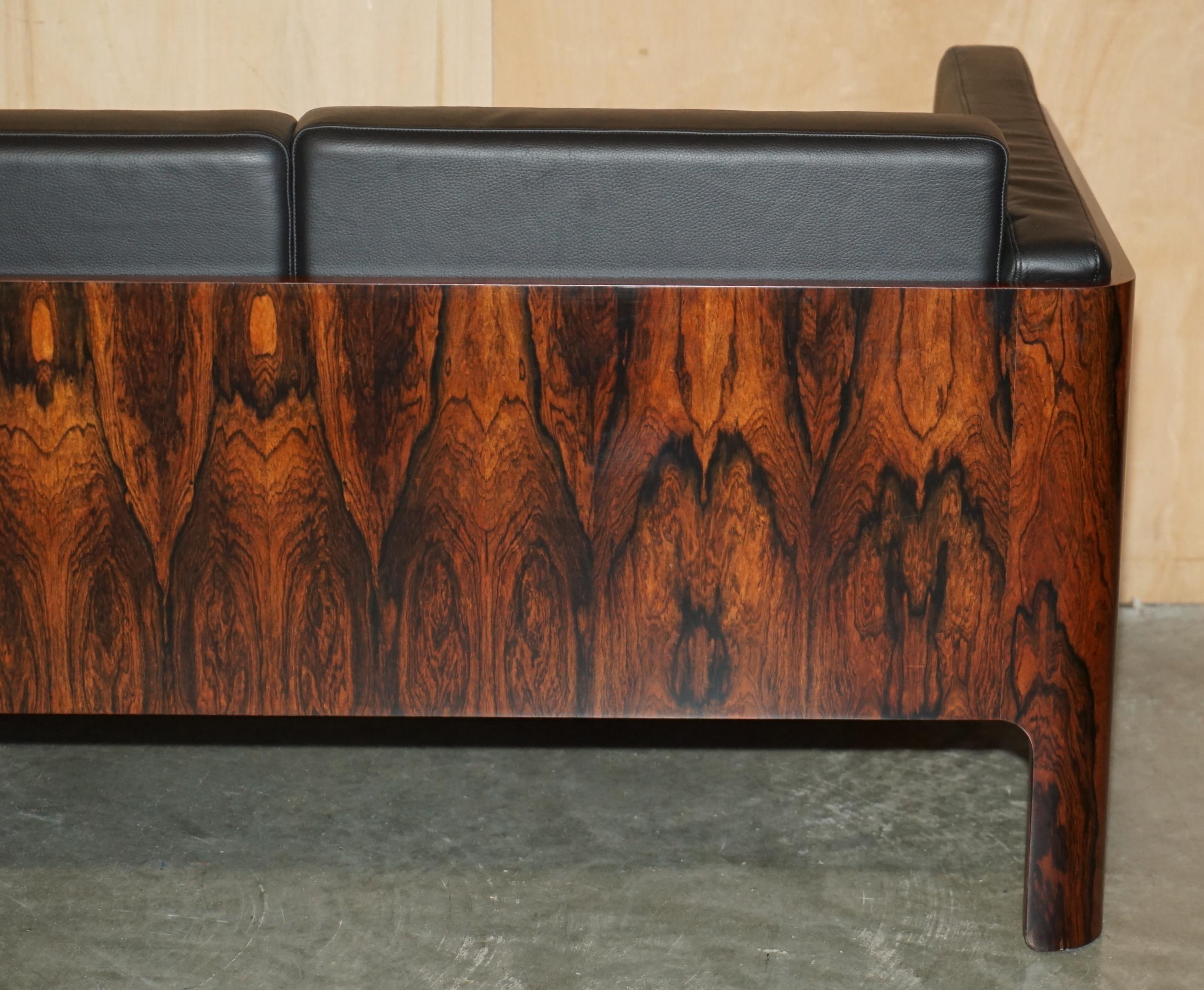 MiD CENTURY RESTORED BRAZILLIAN HARDWOOD 1966 MODEL NO SM7008 THREE SEAT SOFA en vente 9