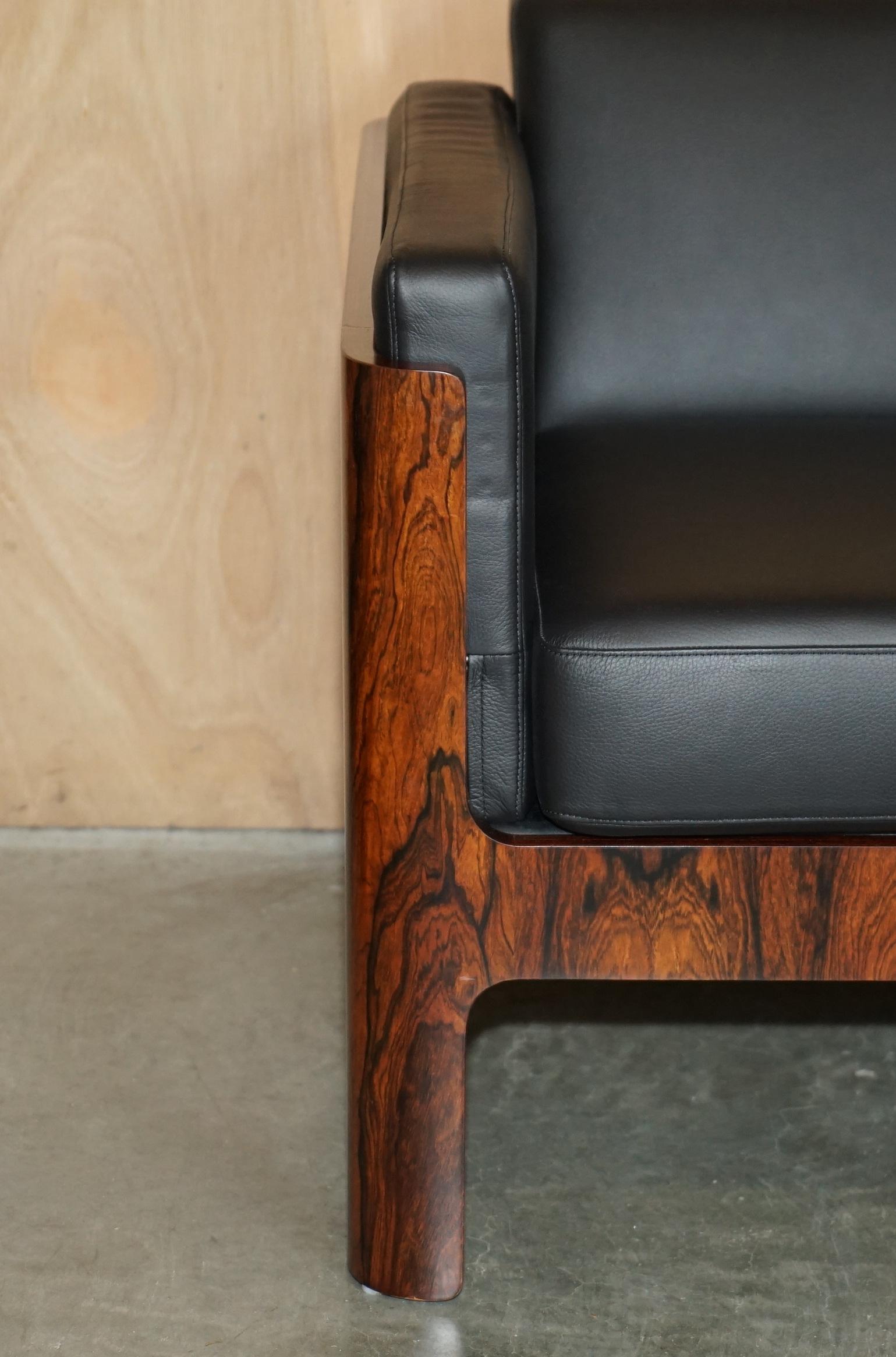 Japonais MiD CENTURY RESTORED BRAZILLIAN HARDWOOD 1966 MODEL NO SM7008 THREE SEAT SOFA en vente