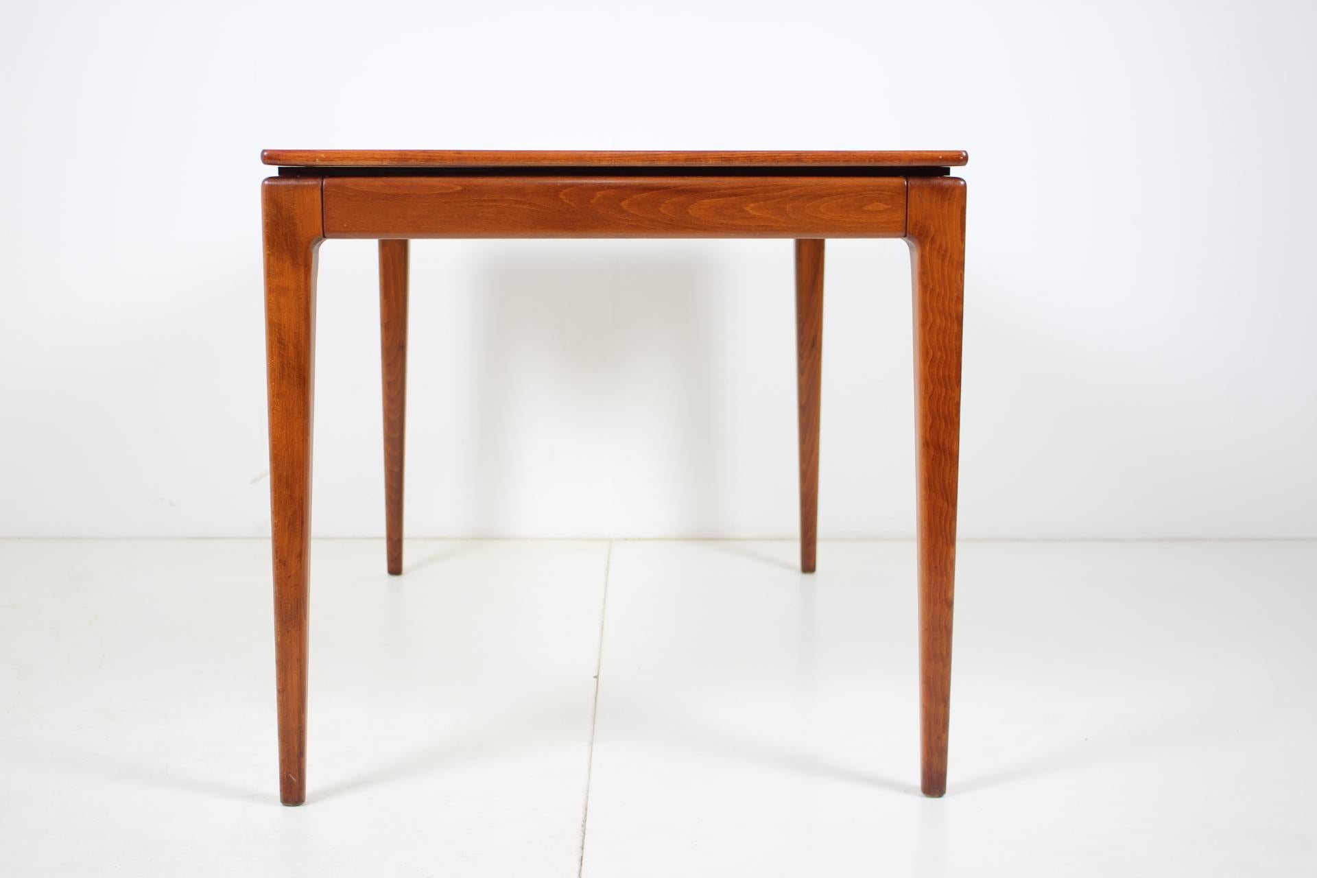 Midcentury Restored Dining Table by Dřevotvar, 1970s In Good Condition In Praha, CZ