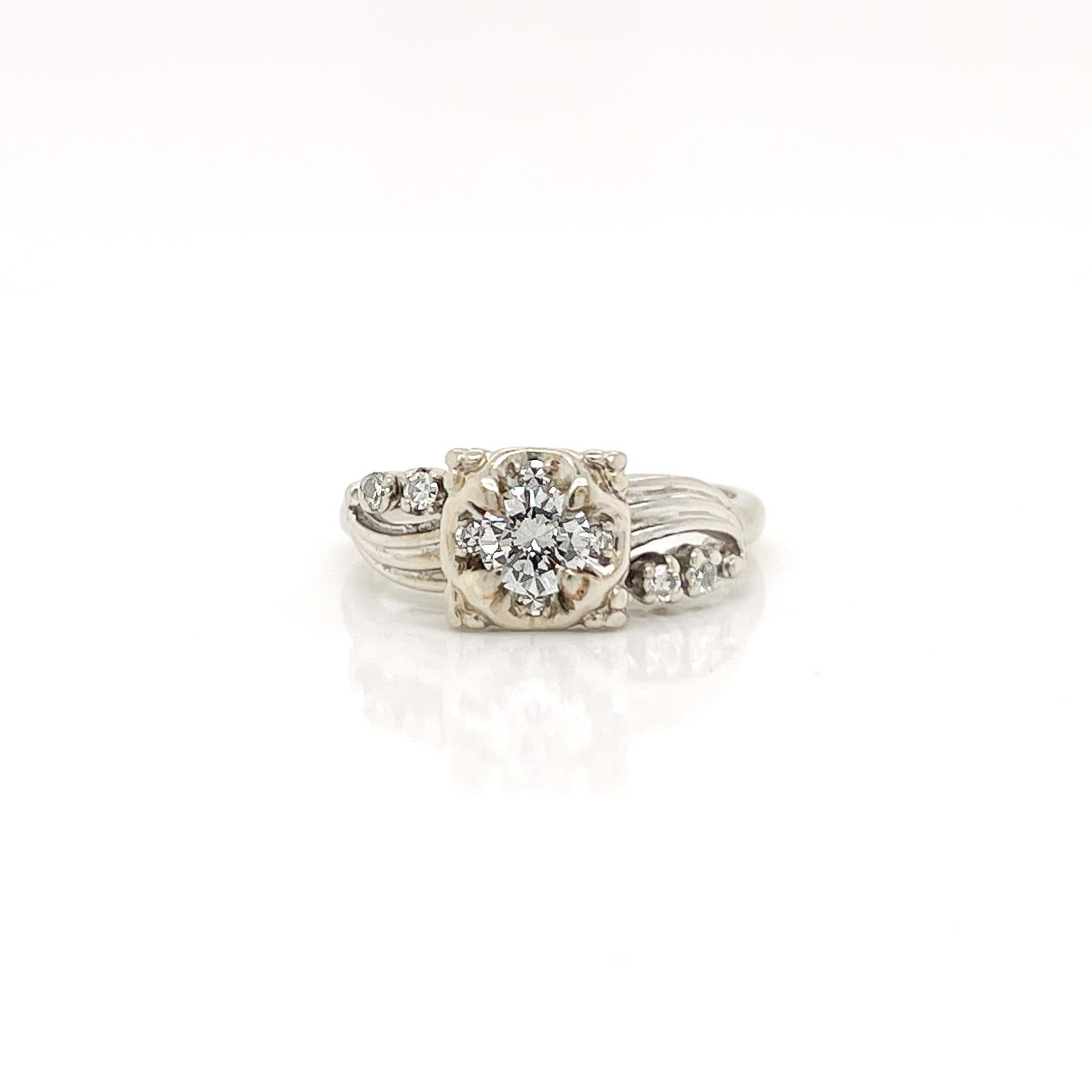 Anillo de compromiso de oro blanco de 14k y diamantes retro de mediados de siglo Moderno en venta