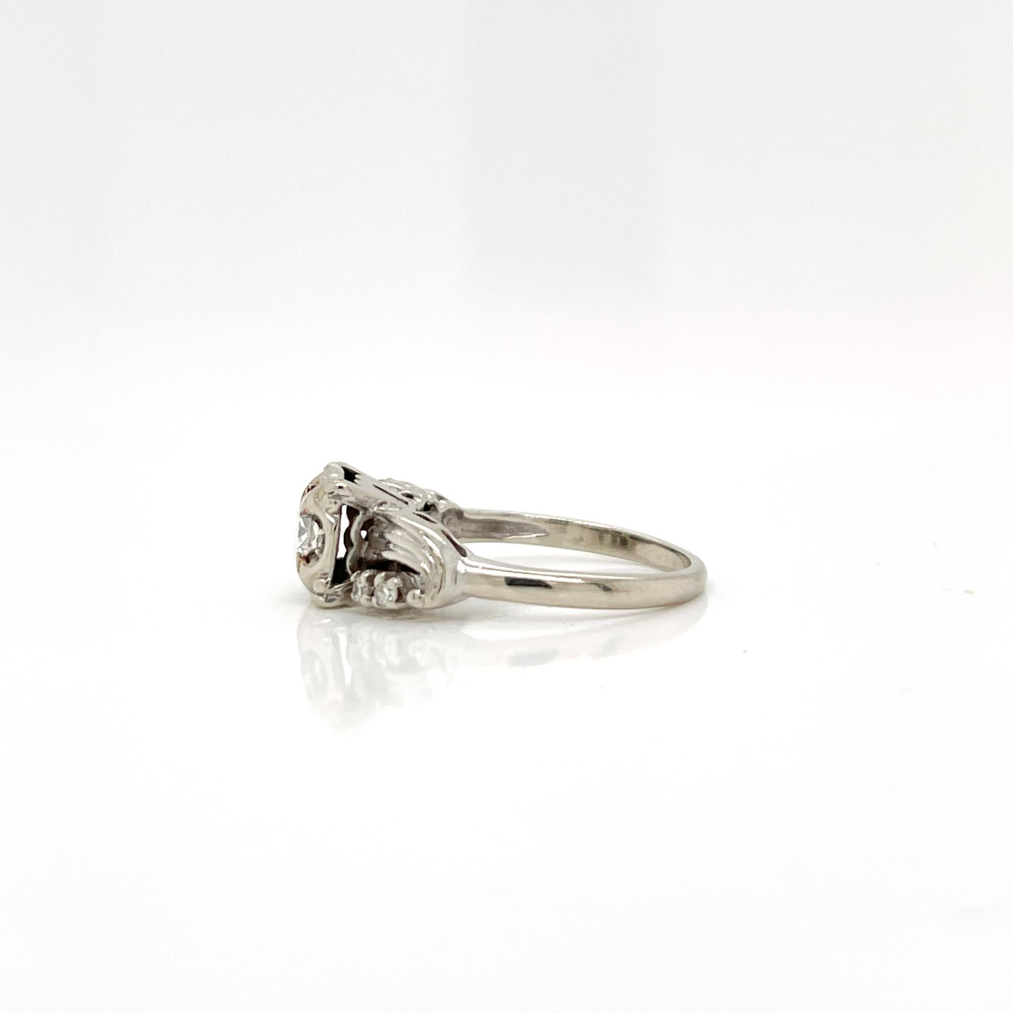 Anillo de compromiso de oro blanco de 14k y diamantes retro de mediados de siglo Corte redondo en venta