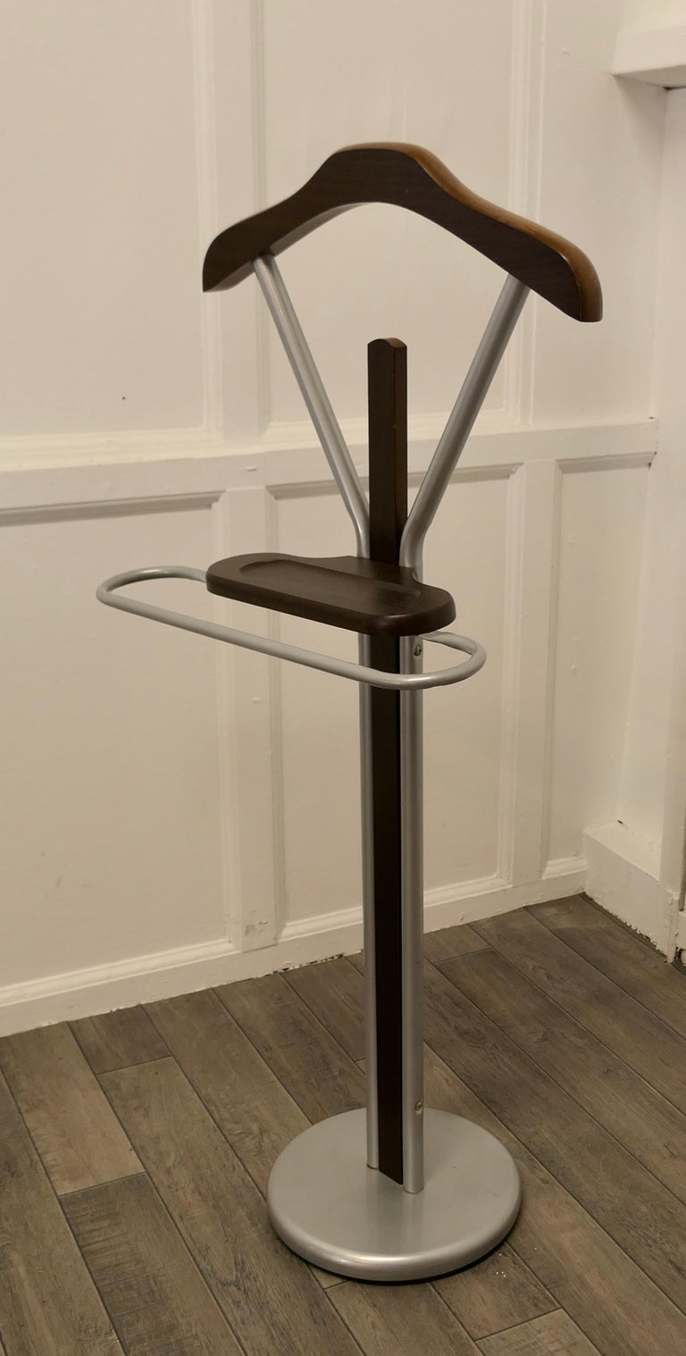 Portecostume sur pied ou valet de chambre pour homme, style rétro chic