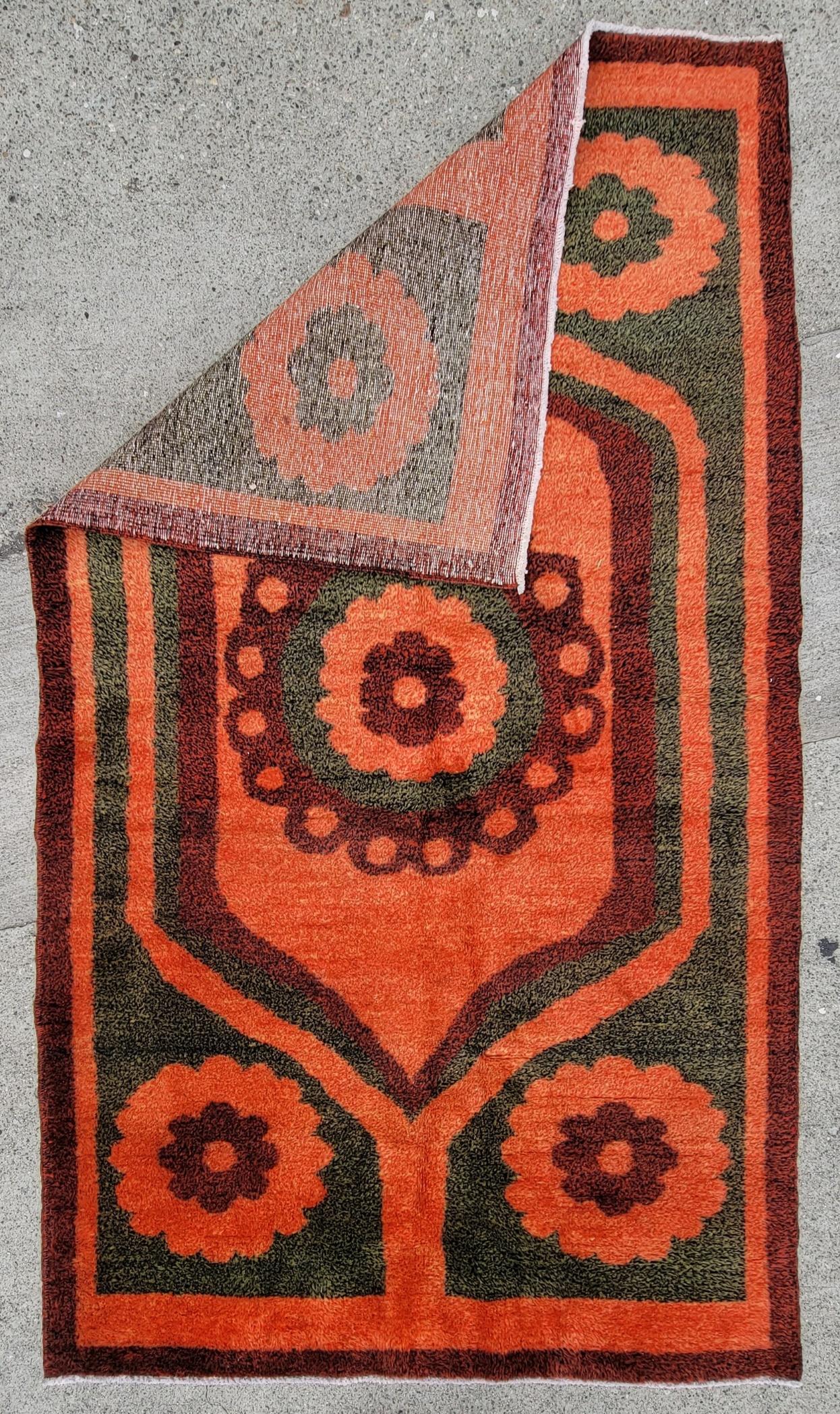 Mitte des Jahrhunderts Retro Europäische Hand Made Rug (Türkisch) im Angebot