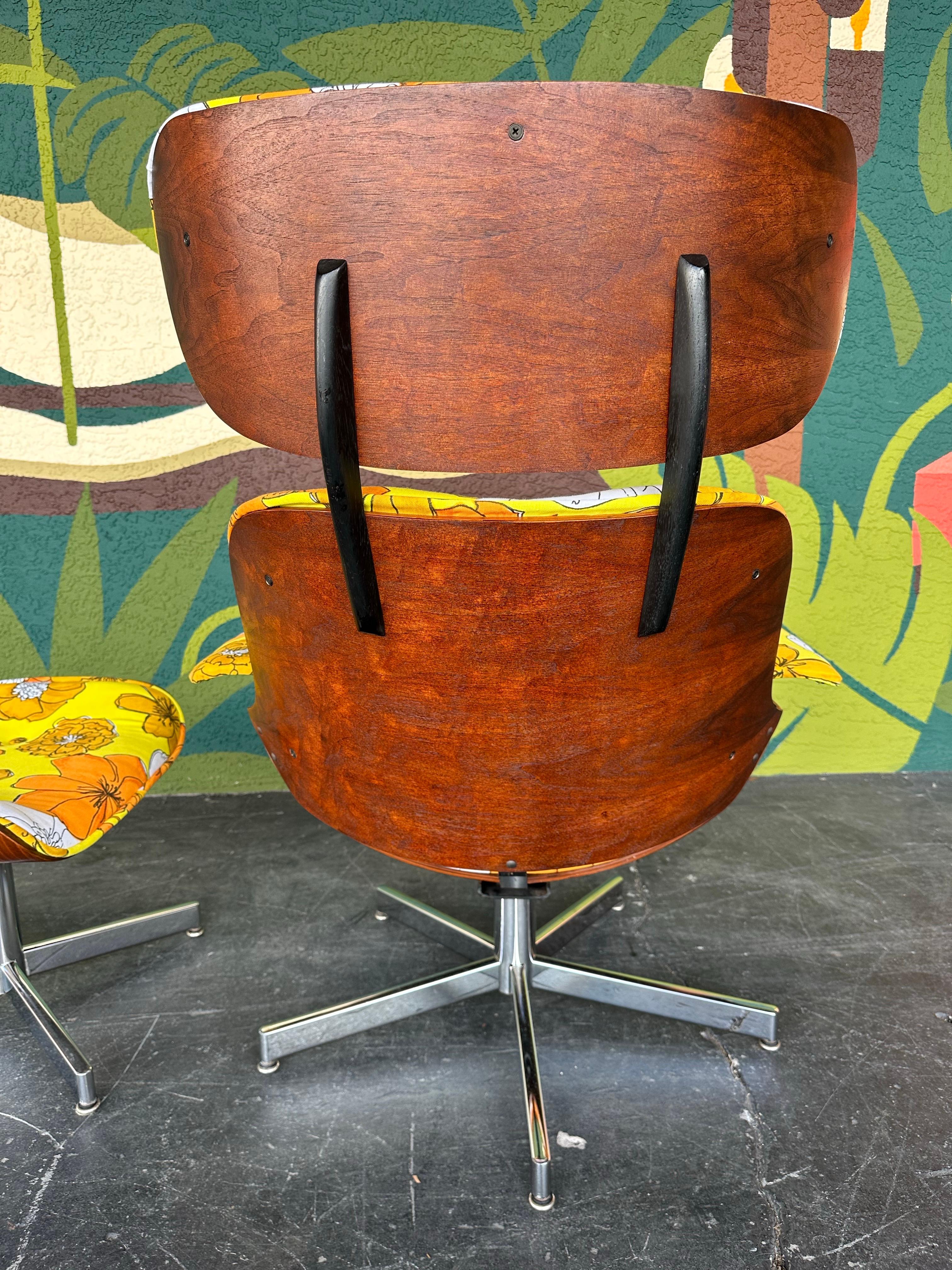 Mid Century Retro Floral Plycraft Eames Style Chair and Ottoman c.1960’s In Good Condition In Lutz, FL