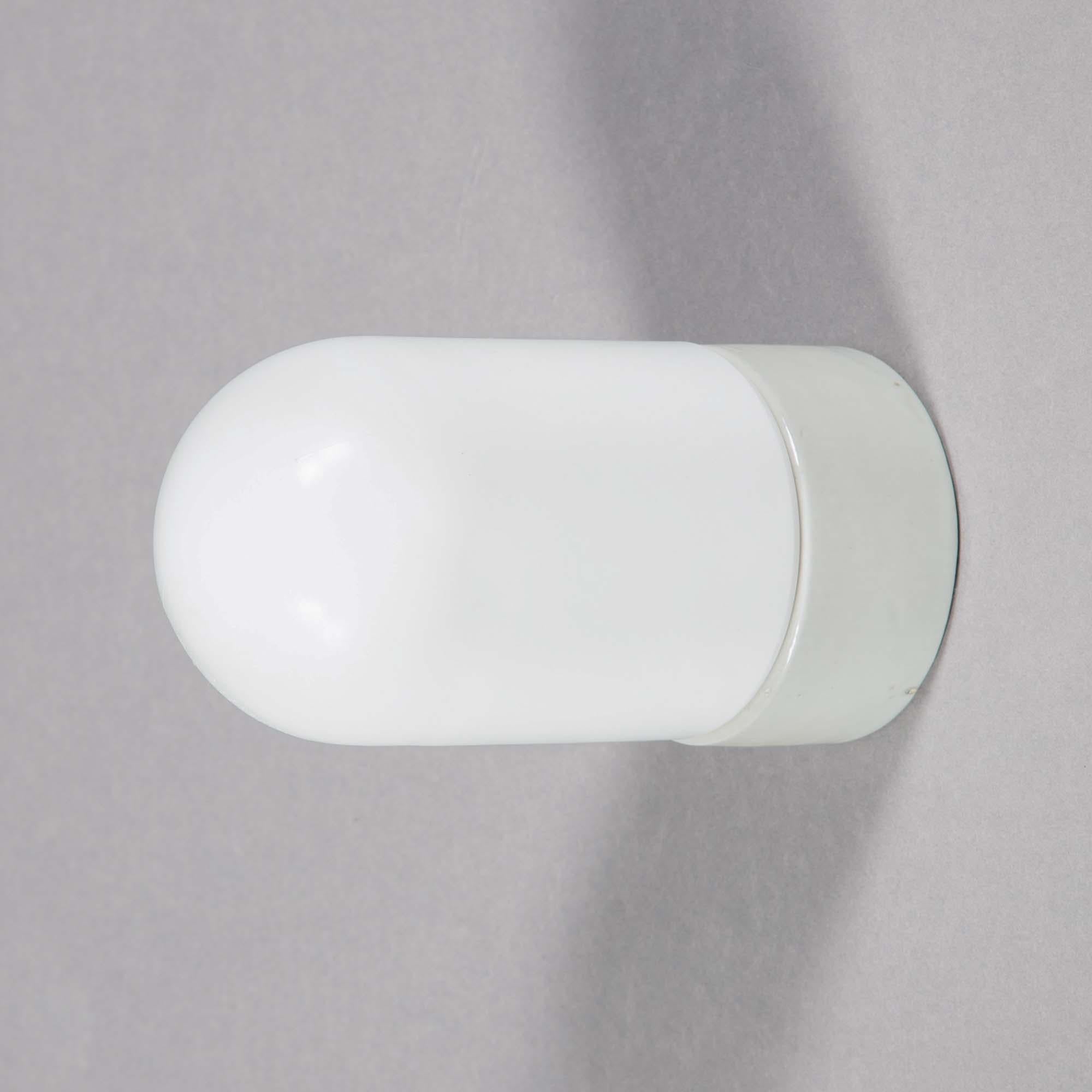 Mid-Century Retro Opaline Glass Flush Light In condizioni buone in vendita a Leicester, Leicestershire