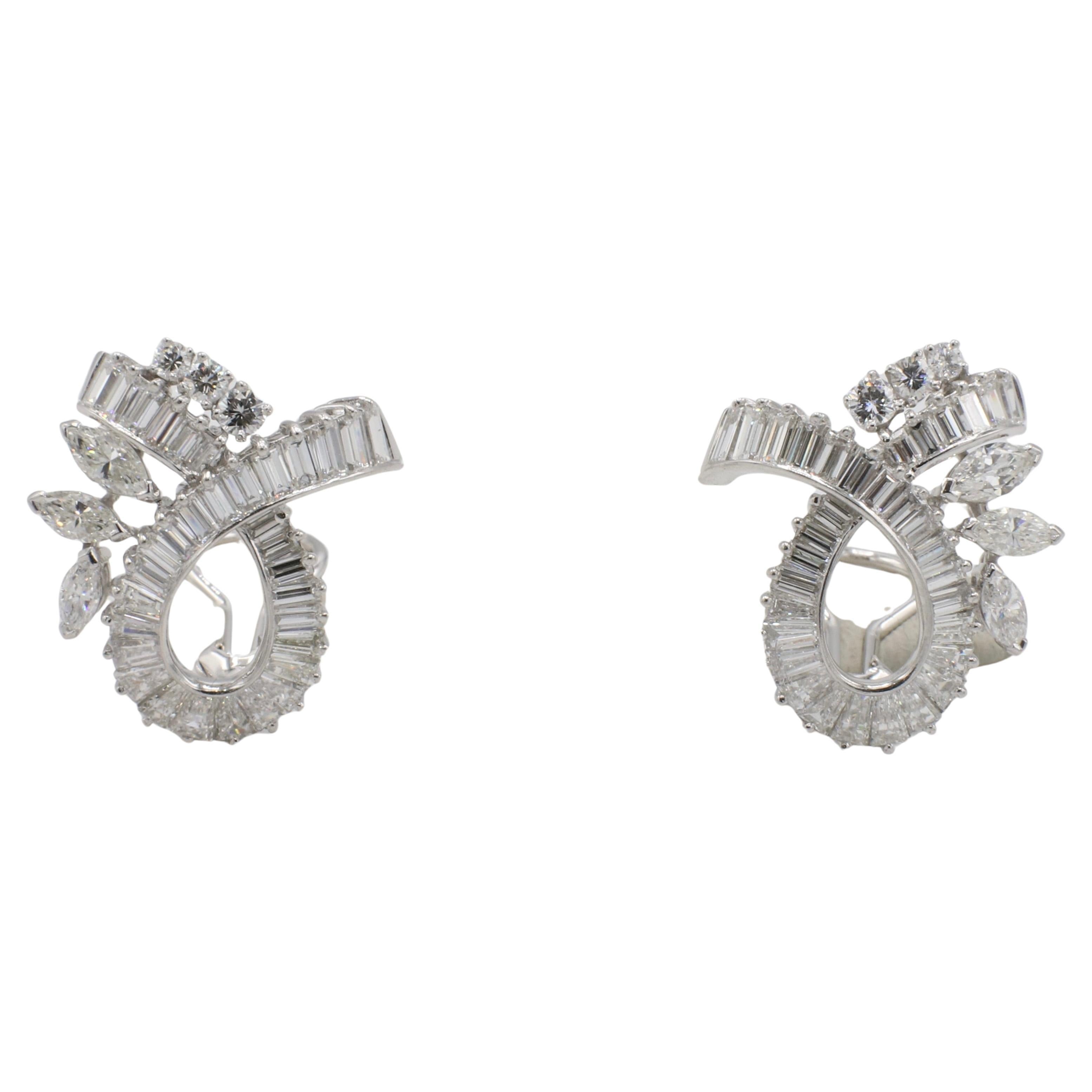 Pendientes Retro de Platino de Mediados de Siglo con Clip de Cinta de Diamantes Naturales de 6,00 Quilates Corte baguette en venta