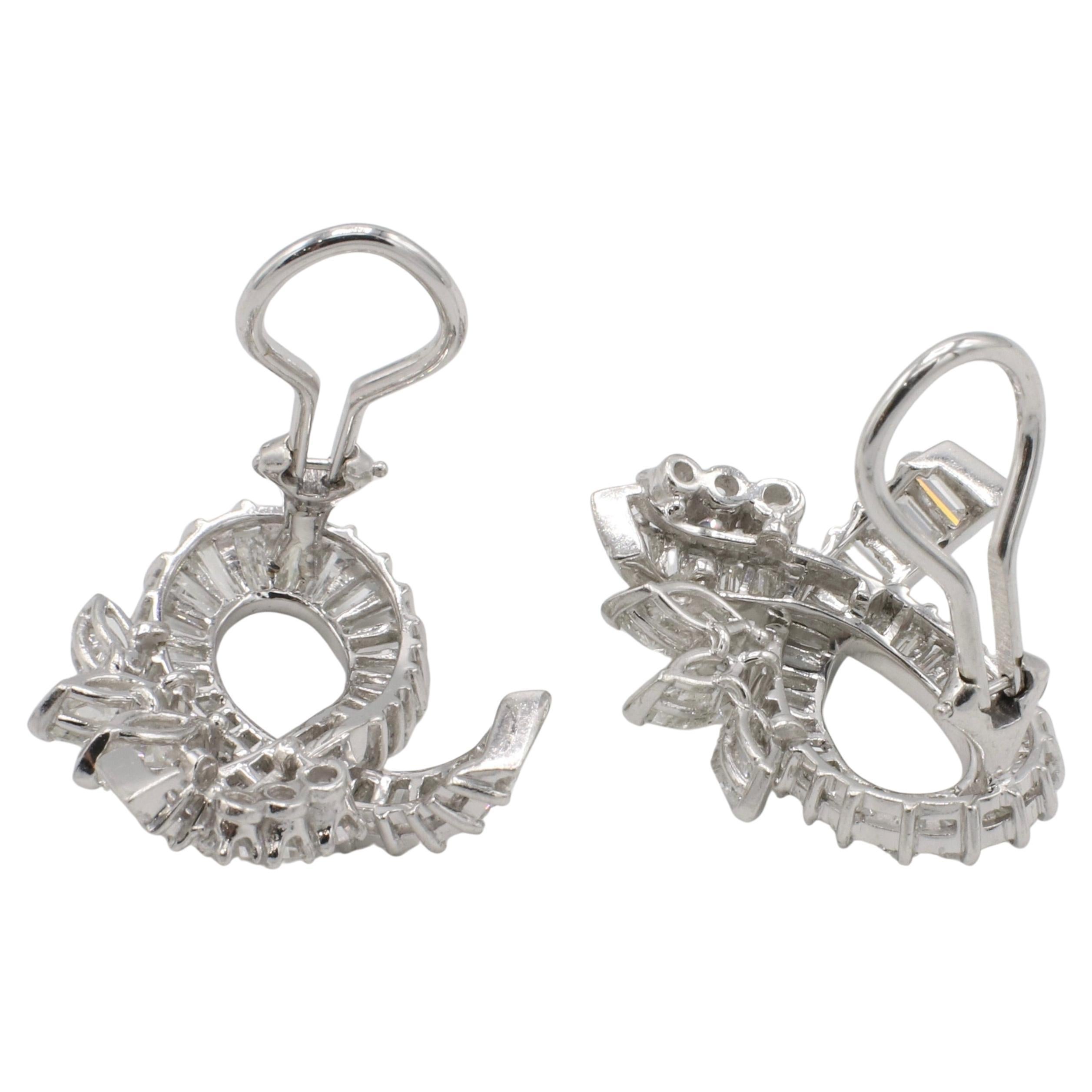 Pendientes Retro de Platino de Mediados de Siglo con Clip de Cinta de Diamantes Naturales de 6,00 Quilates en Excelente estado para la venta en  Baltimore, MD