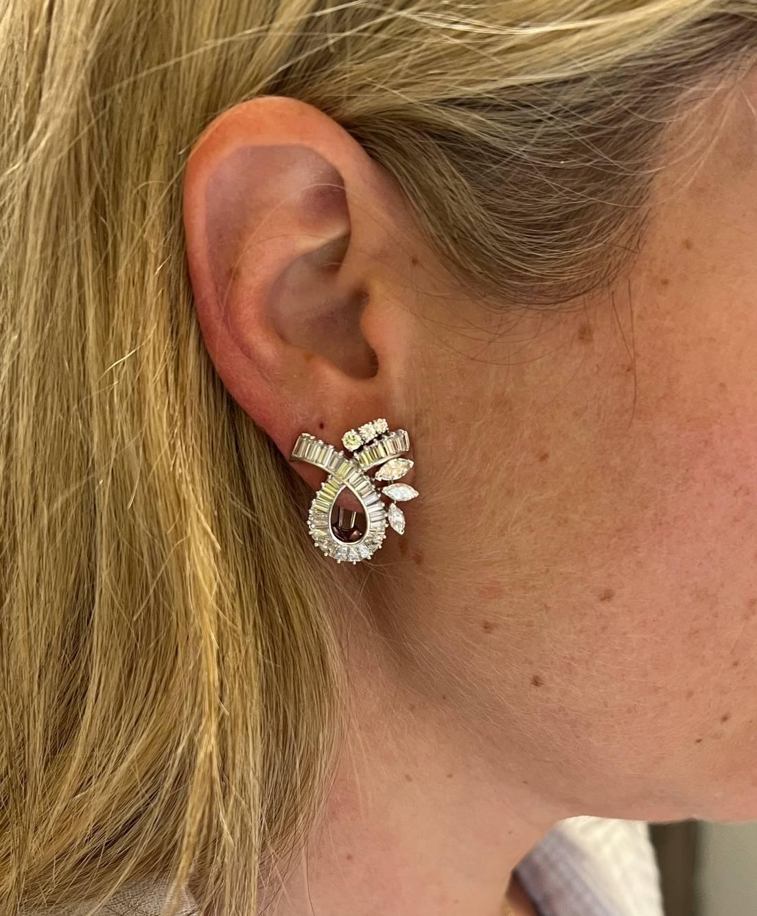 Pendientes Retro de Platino de Mediados de Siglo con Clip de Cinta de Diamantes Naturales de 6,00 Quilates en venta 1
