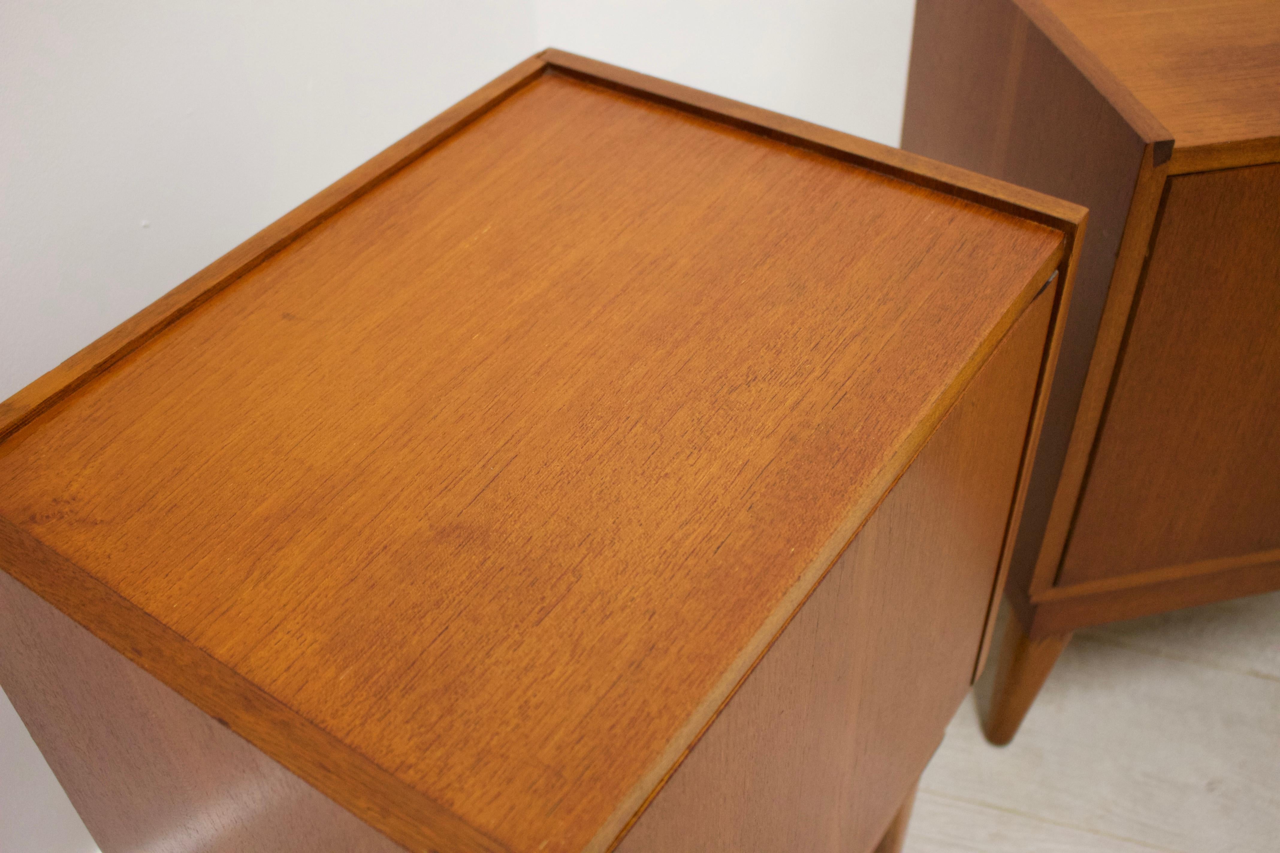 Midcentury Retro Teak Austinsuite Bedside Cabinet Tables, Set of 2 In Good Condition In South Shields, Tyne and Wear