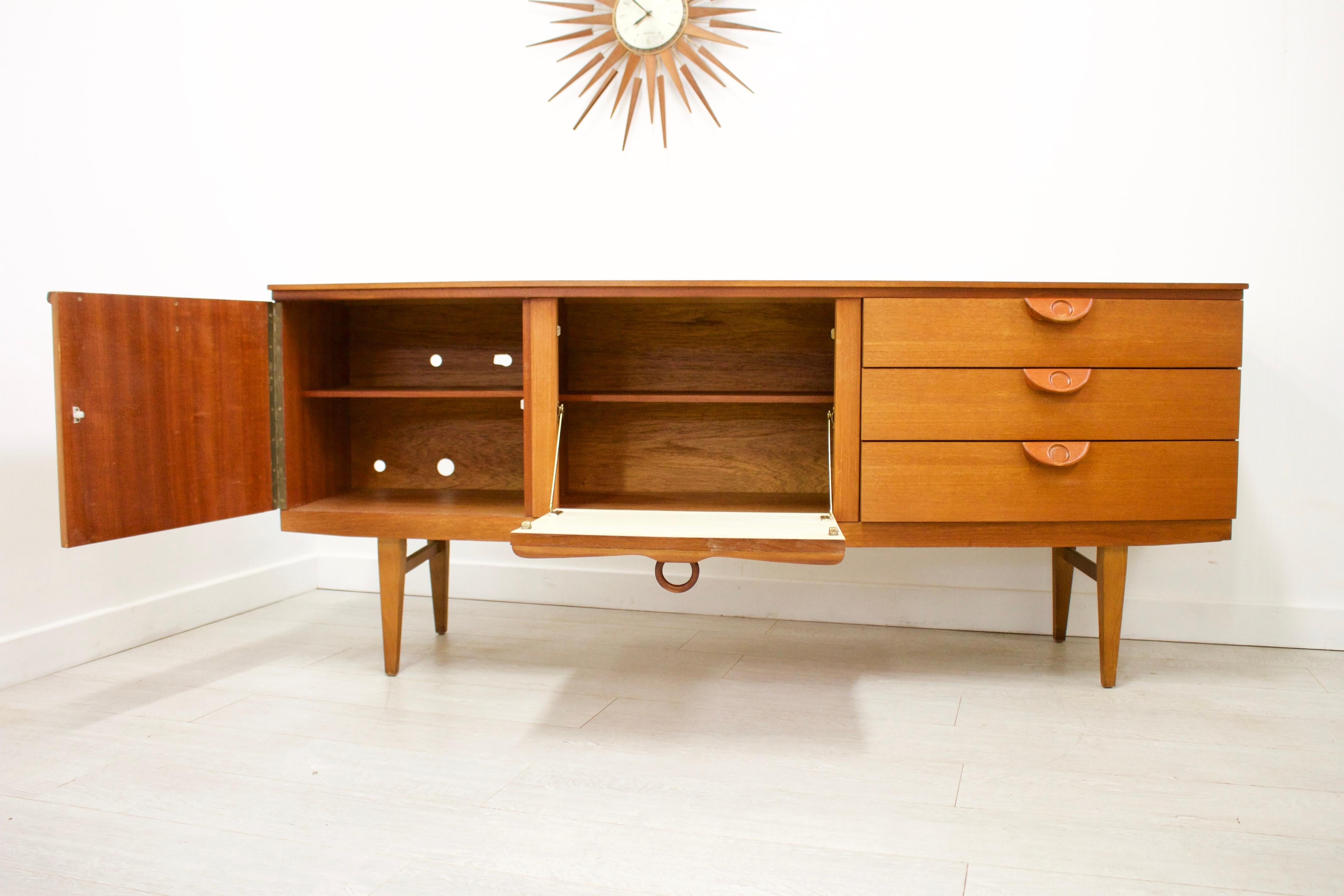 Midcentury Retro Teak Sideboard, 1960s In Good Condition For Sale In South Shields, Tyne and Wear