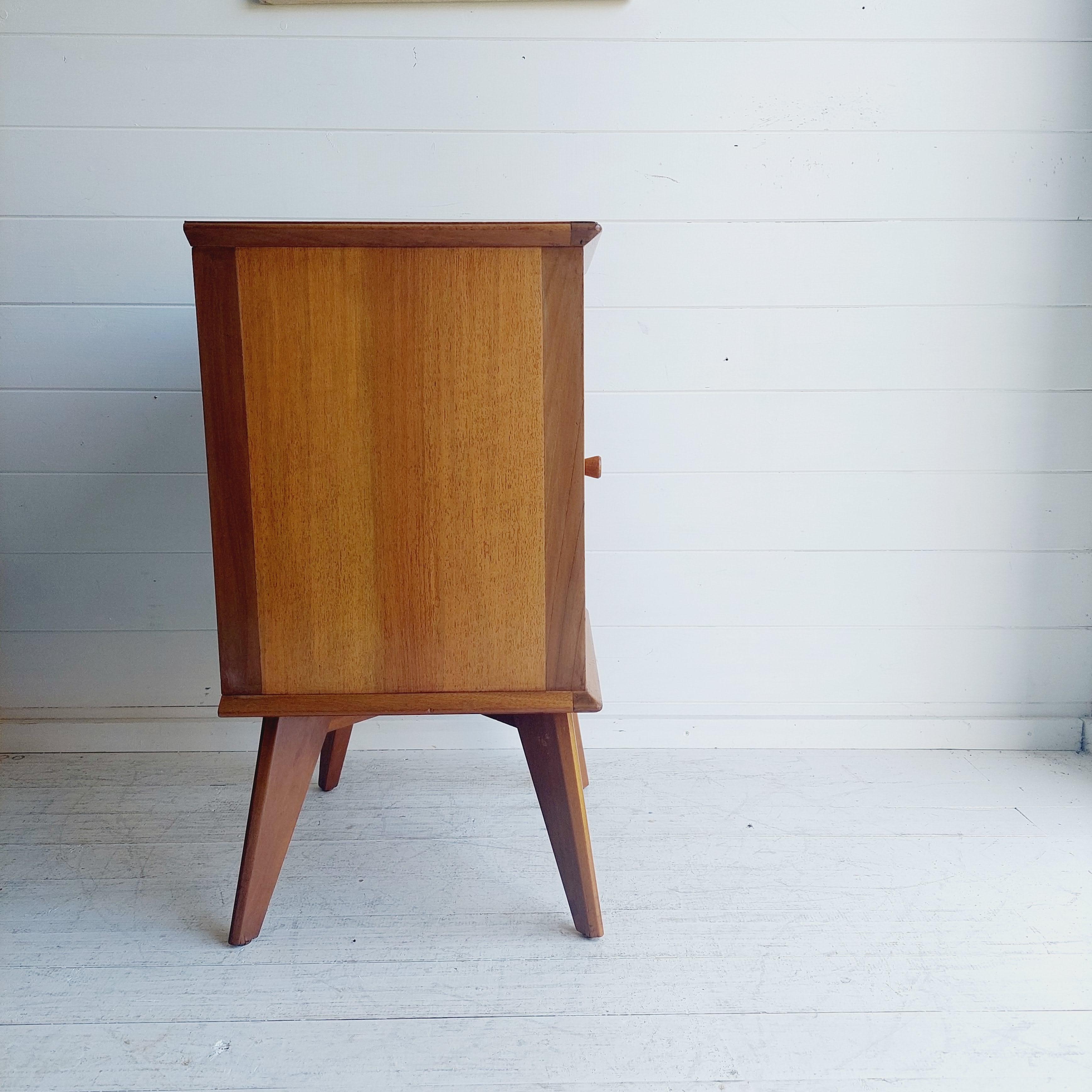 Mid Century Retro Walnut Bedside Cabinet nightsand  by Alfred Cox Vintage 1950’s In Good Condition In Leamington Spa, GB