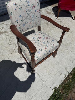 Chaise de bureau à accoudoir de style néoclassique