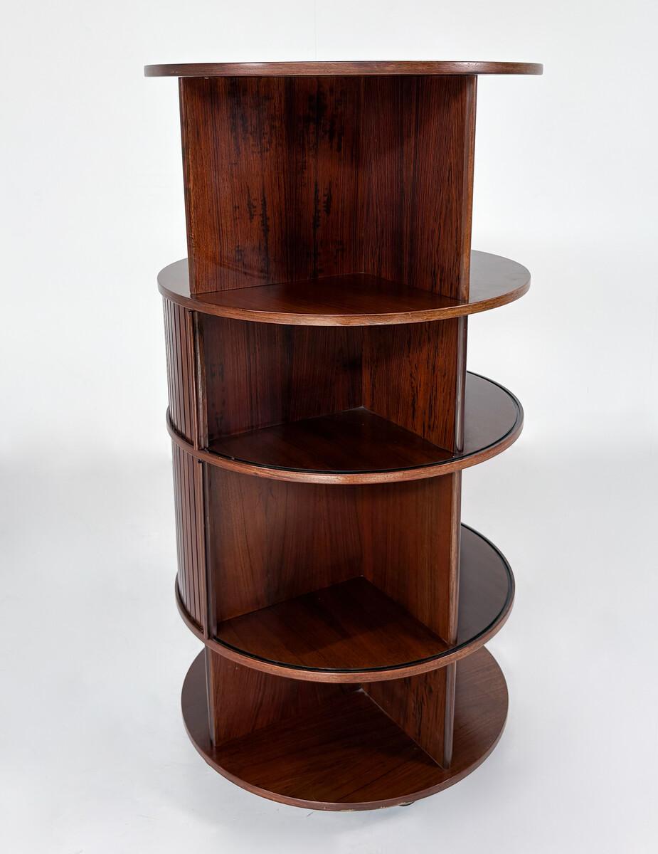 Mid-Century Revolving Bookcase with Shutters attributed to Gianfranco Frattini In Good Condition For Sale In Brussels, BE