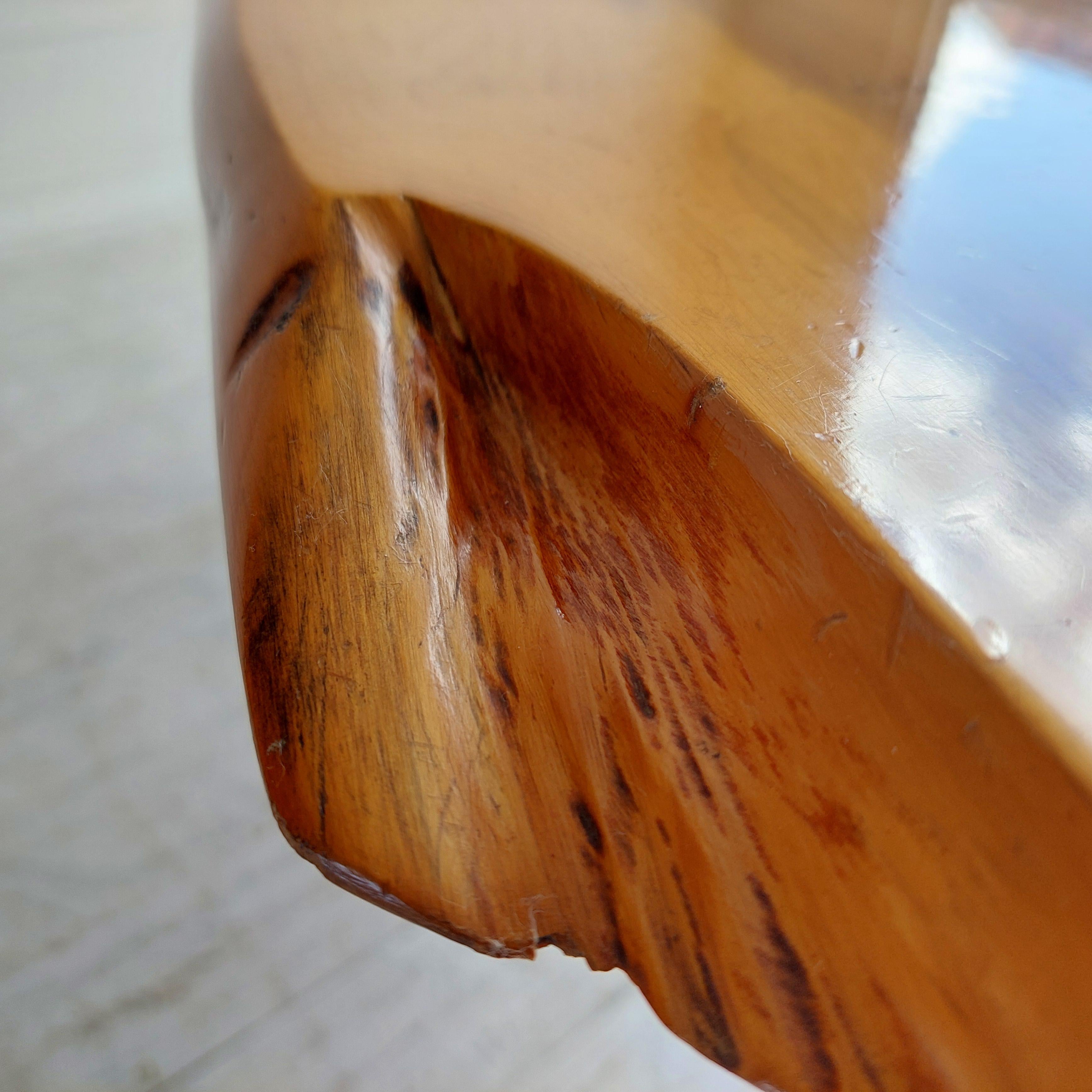 Table basse vintage en bois massif d'if de style Reynolds of Ludlow, 60s 70s en vente 3