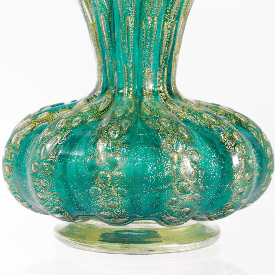 Gerippte Barovier Bullicante Vase aus grünem und goldenem Murano-Kunstglas aus der Mitte des Jahrhunderts im Angebot 3