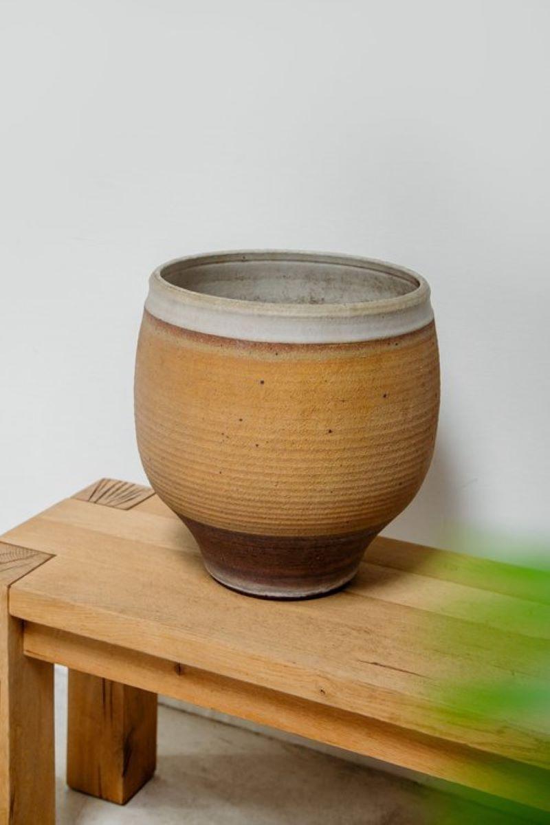 Vaso in gres a coste di Bob Kinzie, metà del secolo scorso In condizioni buone in vendita a West Hollywood, CA